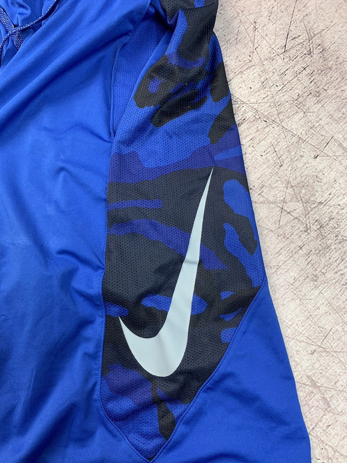 Nike × Vintage Nike Big Swoosh Camo Y2K Shorts Size US 34 / EU 50 - 7 Thumbnail
