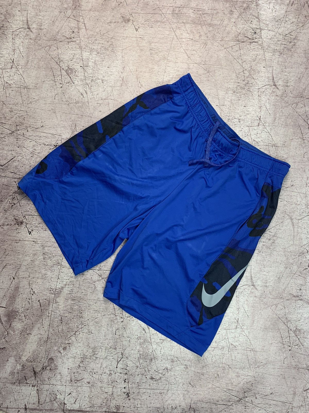 Nike × Vintage Nike Big Swoosh Camo Y2K Shorts Size US 34 / EU 50 - 1 Thumbnail