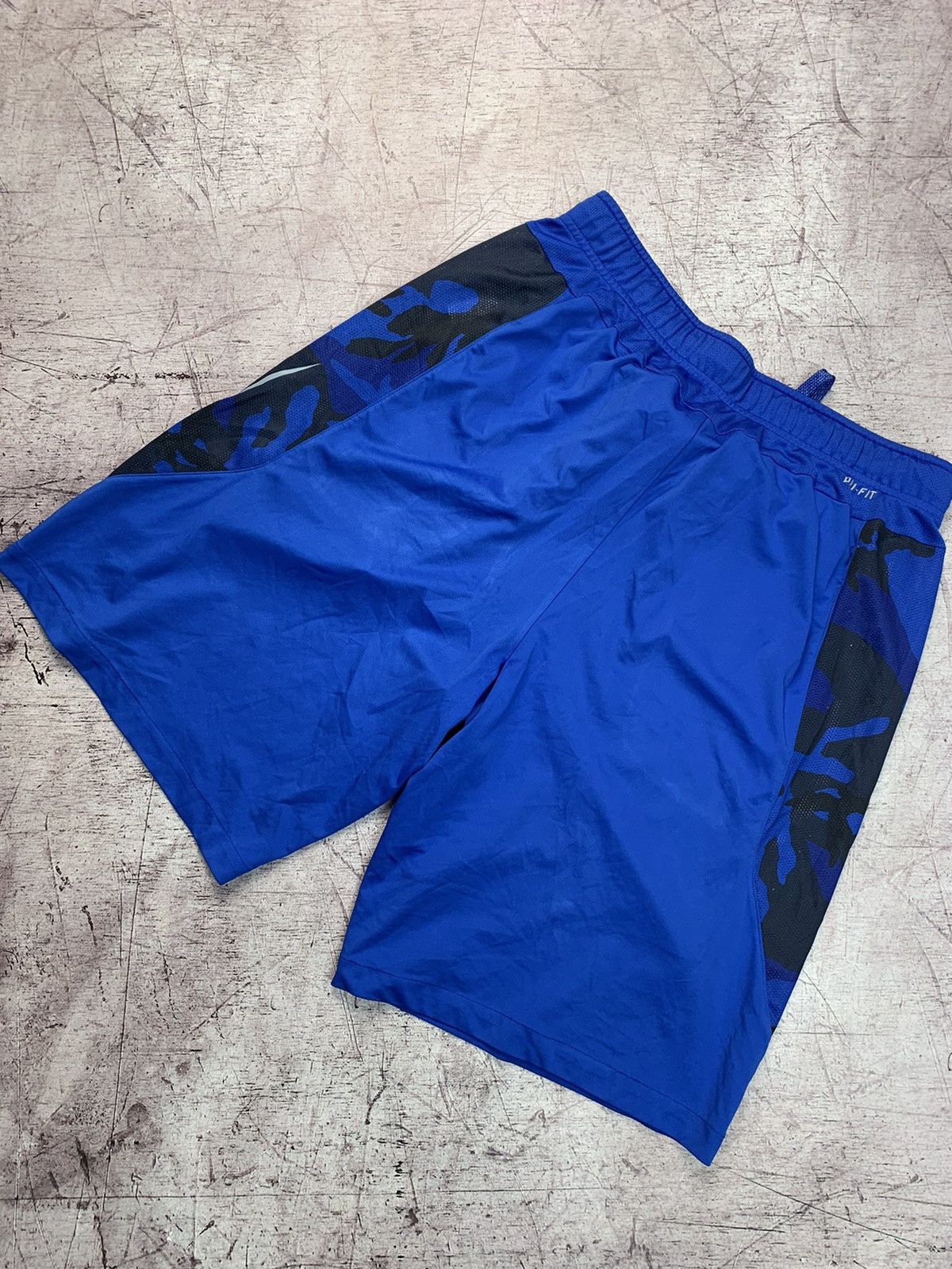 Nike × Vintage Nike Big Swoosh Camo Y2K Shorts Size US 34 / EU 50 - 2 Thumbnail