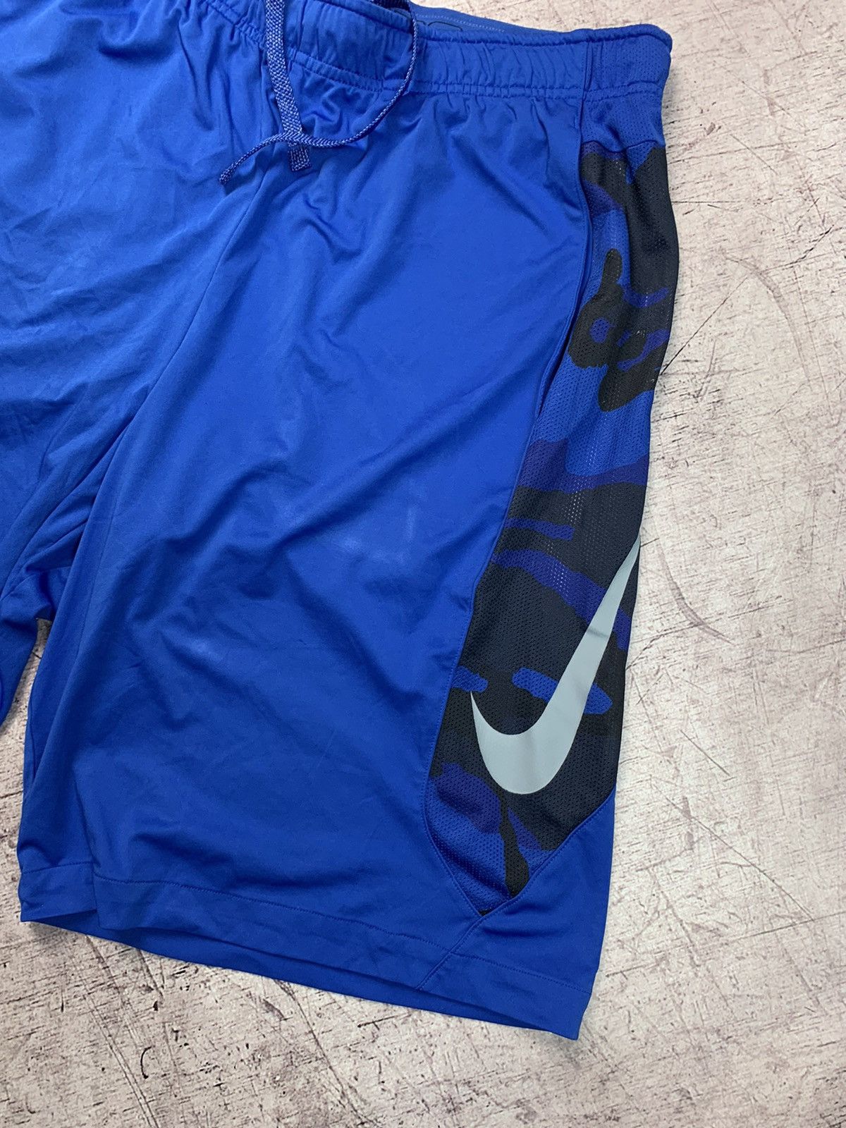 Nike × Vintage Nike Big Swoosh Camo Y2K Shorts Size US 34 / EU 50 - 3 Thumbnail