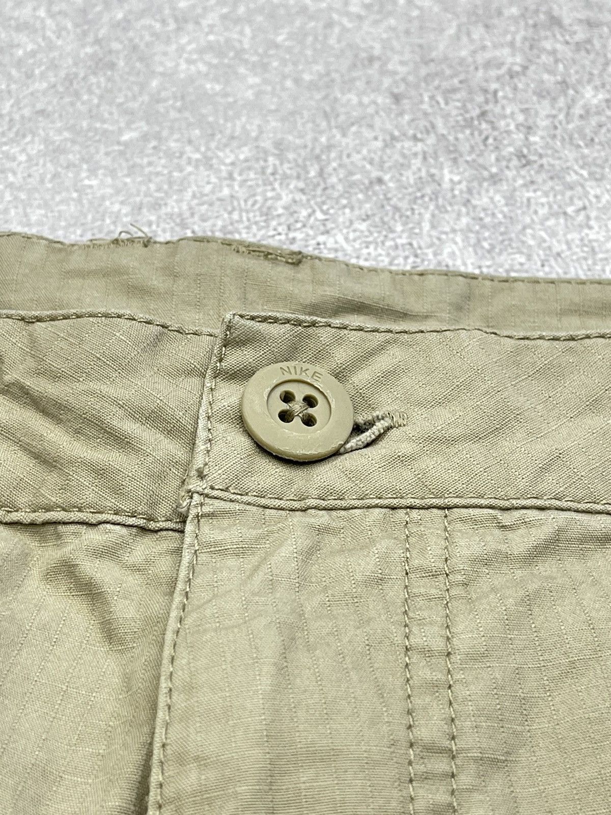 Nike Vintage Nike Cargo Shorts Beige Drill Y2K Nylon TN Size L Size US 34 / EU 50 - 7 Thumbnail