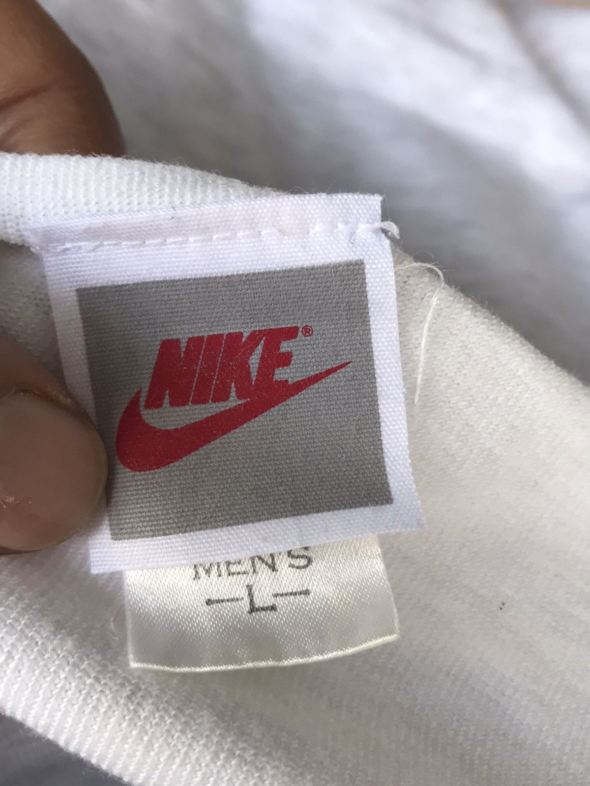 Nike Vintage Nike Big Logo T Shirt Size US L / EU 52-54 / 3 - 9 Thumbnail