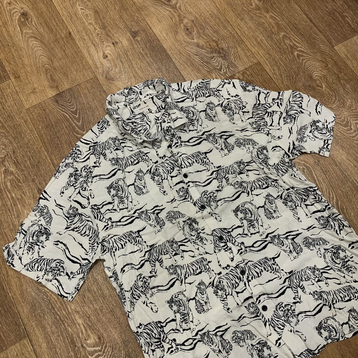 Vintage Vintage 90s All Over Print Hawaiian Shirt Streetwear Slim XL Size US XL / EU 56 / 4 - 4 Thumbnail