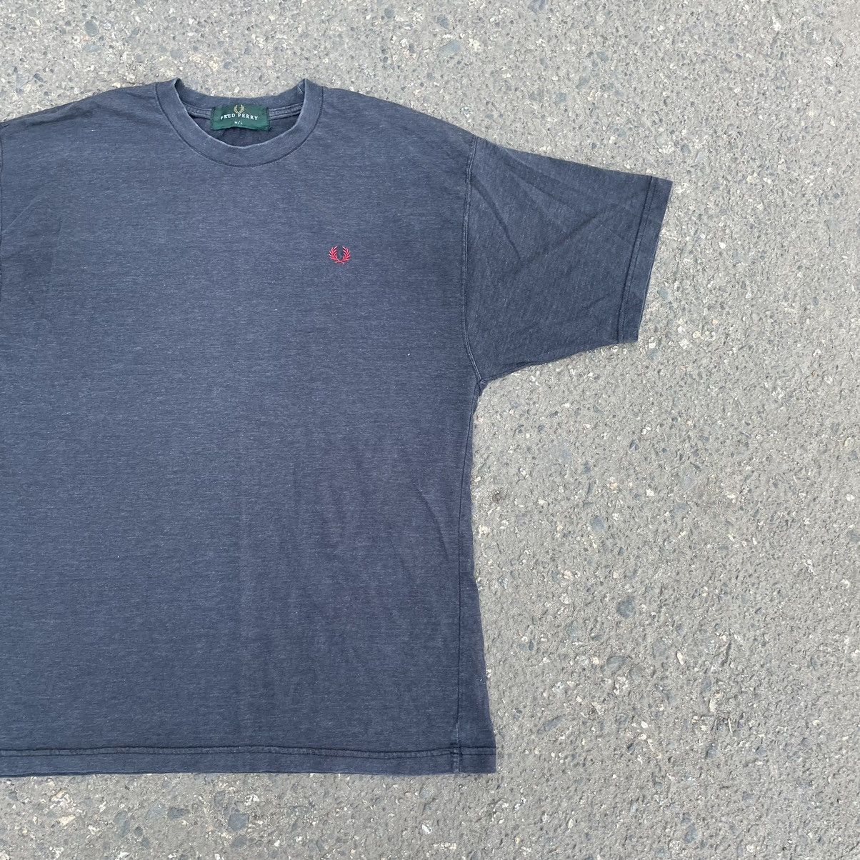 Vintage Vintage 90s Fred Perry Faded Logo Tee Washed Navy Preppy L Size US L / EU 52-54 / 3 - 2 Thumbnail