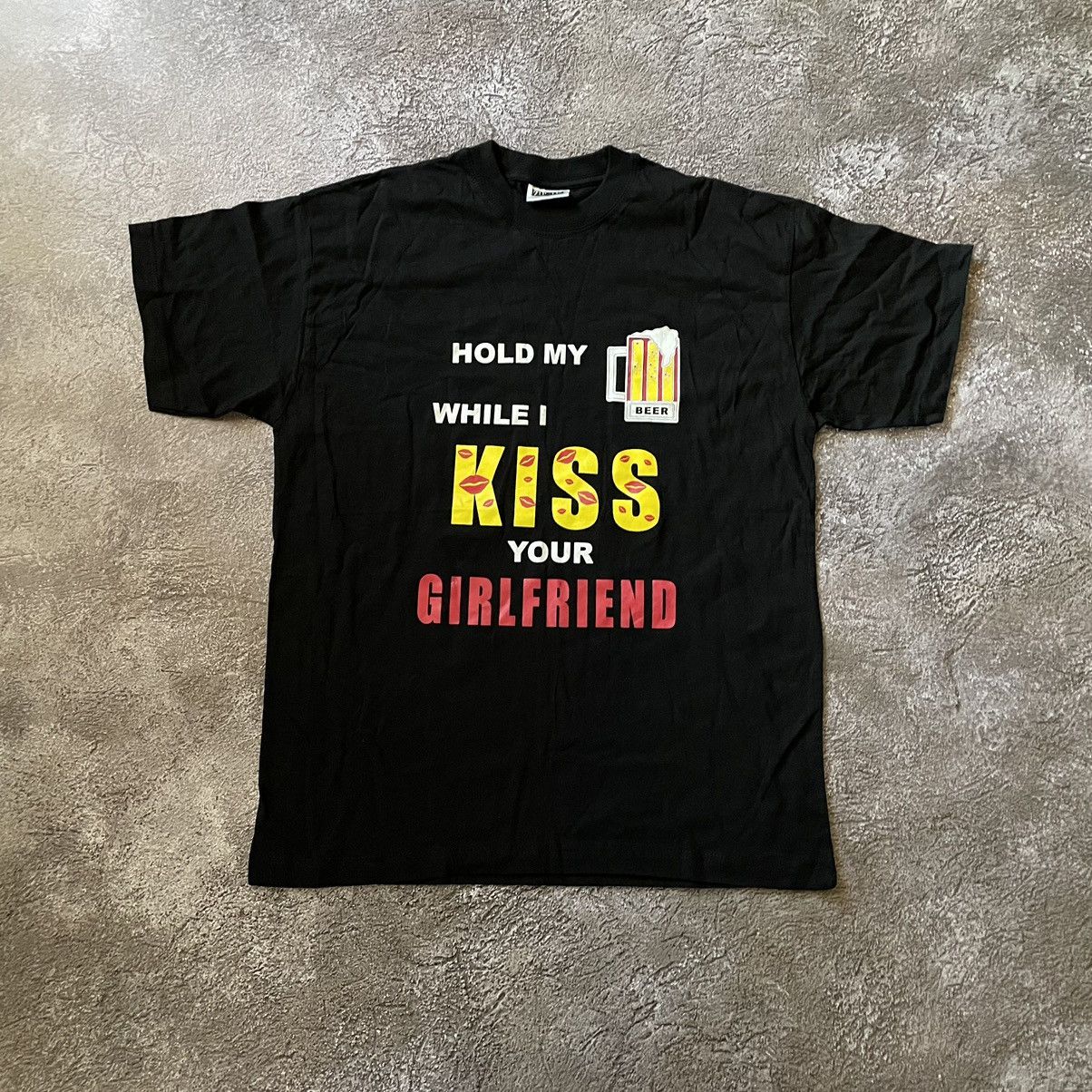 Vintage Vintage Y2K Graphic Tee Beer Girlfriend Black Single Stitch Size US XL / EU 56 / 4 - 2 Thumbnail