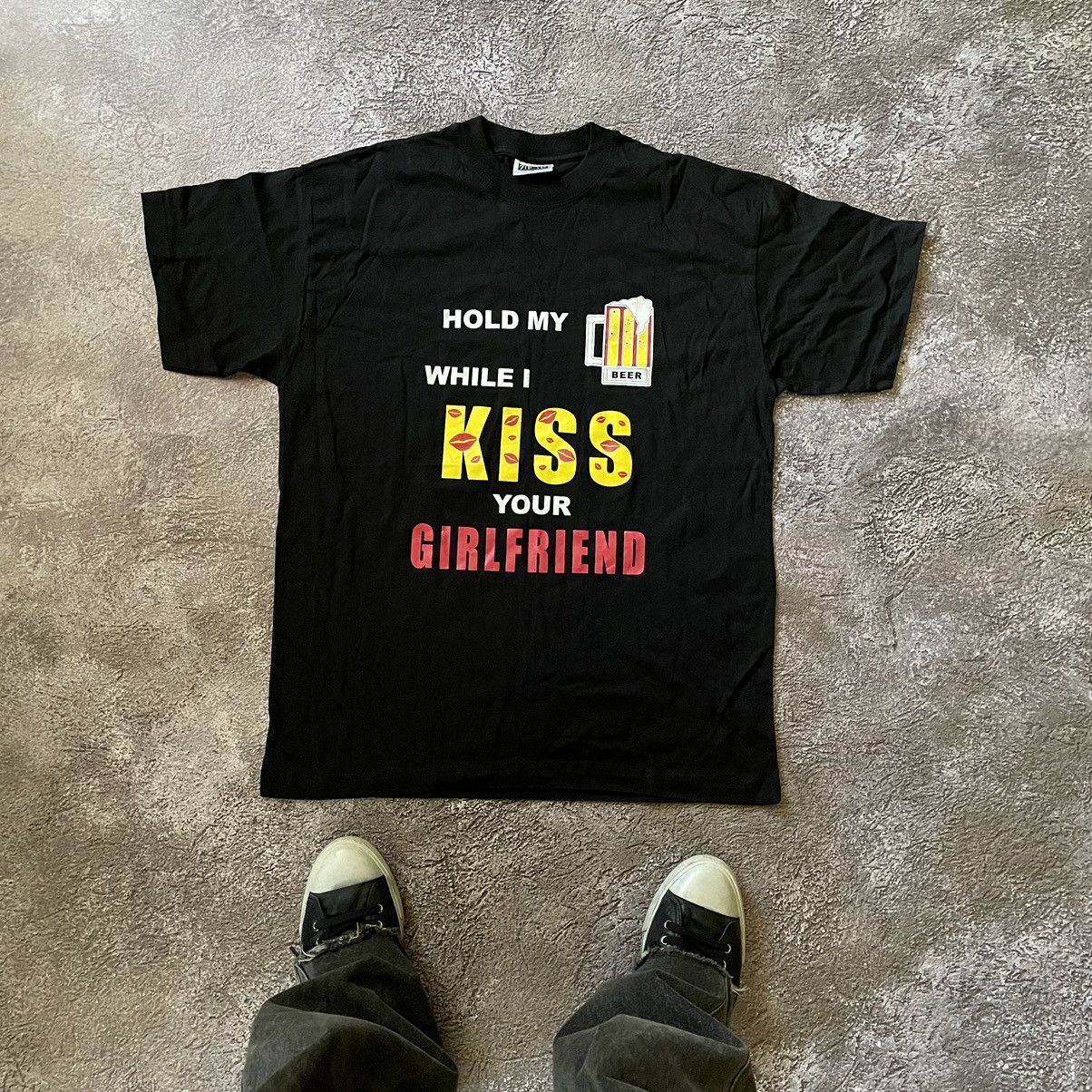 Vintage Vintage Y2K Graphic Tee Beer Girlfriend Black Single Stitch Size US XL / EU 56 / 4 - 1 Thumbnail