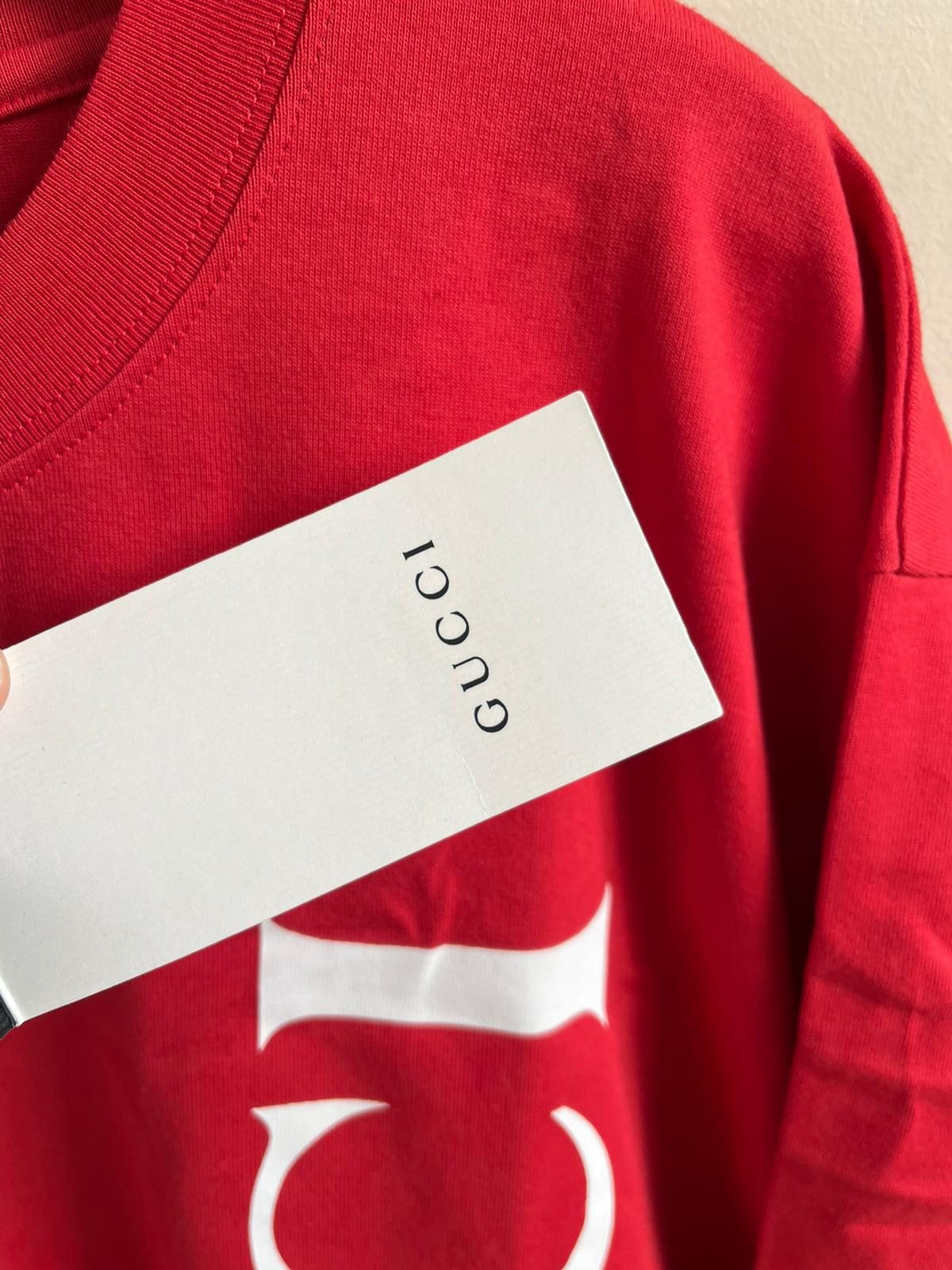 Gucci Oversized Vertical Logo Tee in Red Size US S / EU 44-46 / 1 - 7 Thumbnail