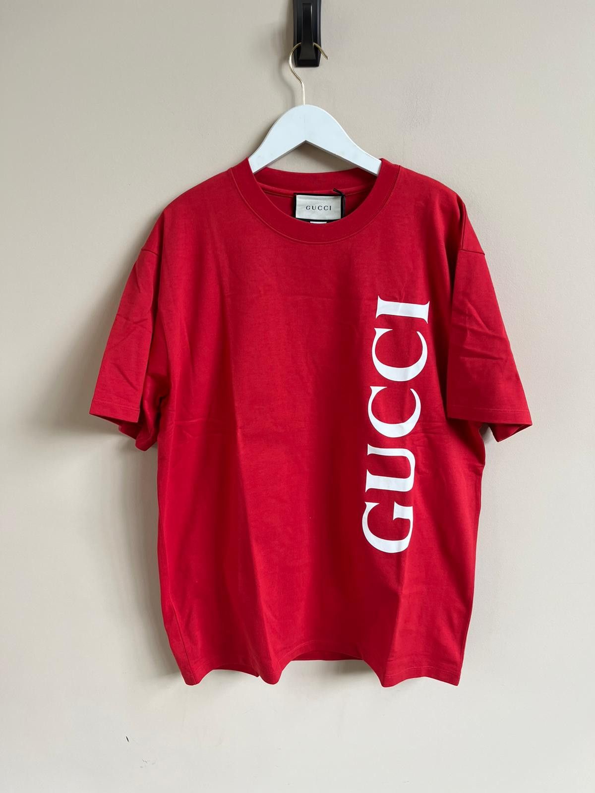 Gucci Oversized Vertical Logo Tee in Red Size US S / EU 44-46 / 1 - 4 Thumbnail