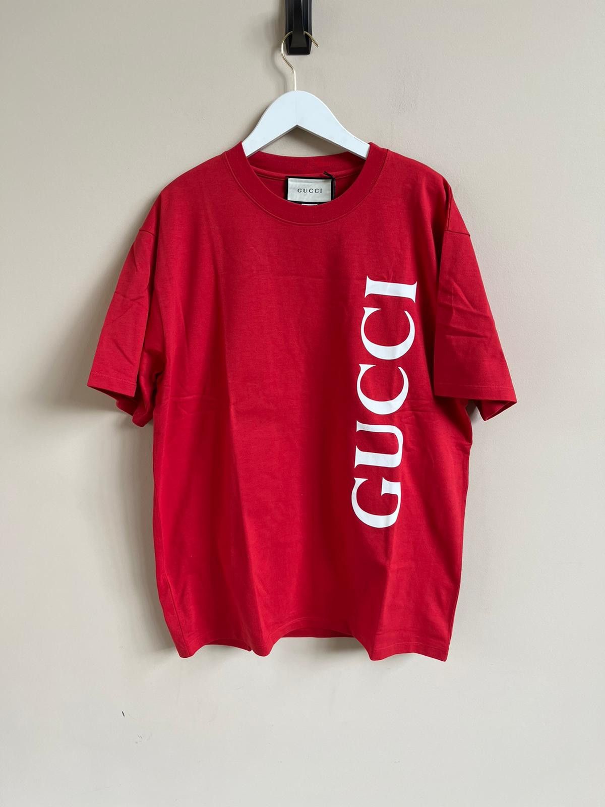 Gucci Oversized Vertical Logo Tee in Red Size US S / EU 44-46 / 1 - 2 Thumbnail