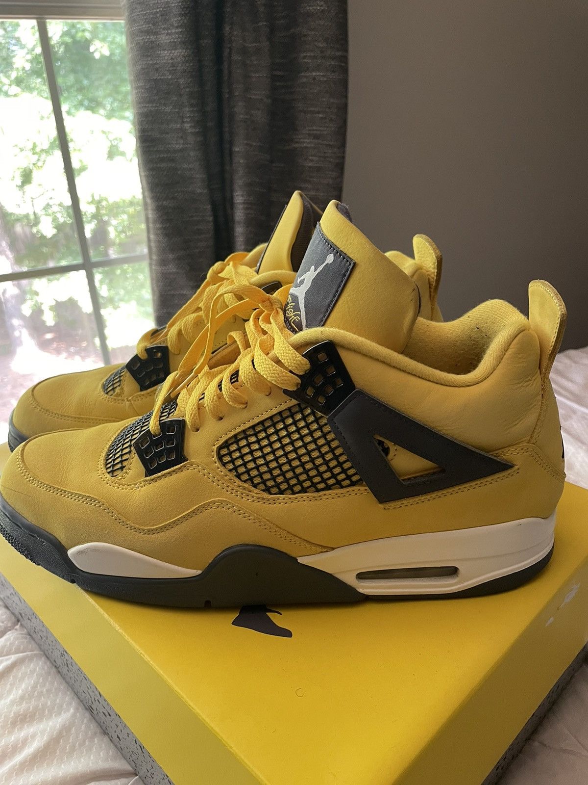 retail jordan 4 lightning