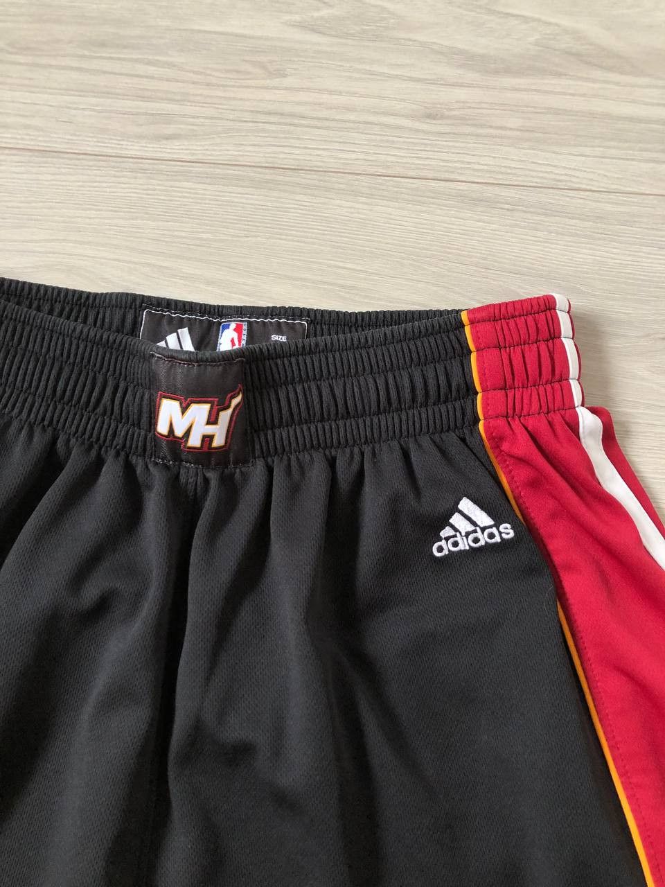 Adidas Adidas Miami Heat Basketball Shorts NBA Size US 34 / EU 50 - 5 Thumbnail
