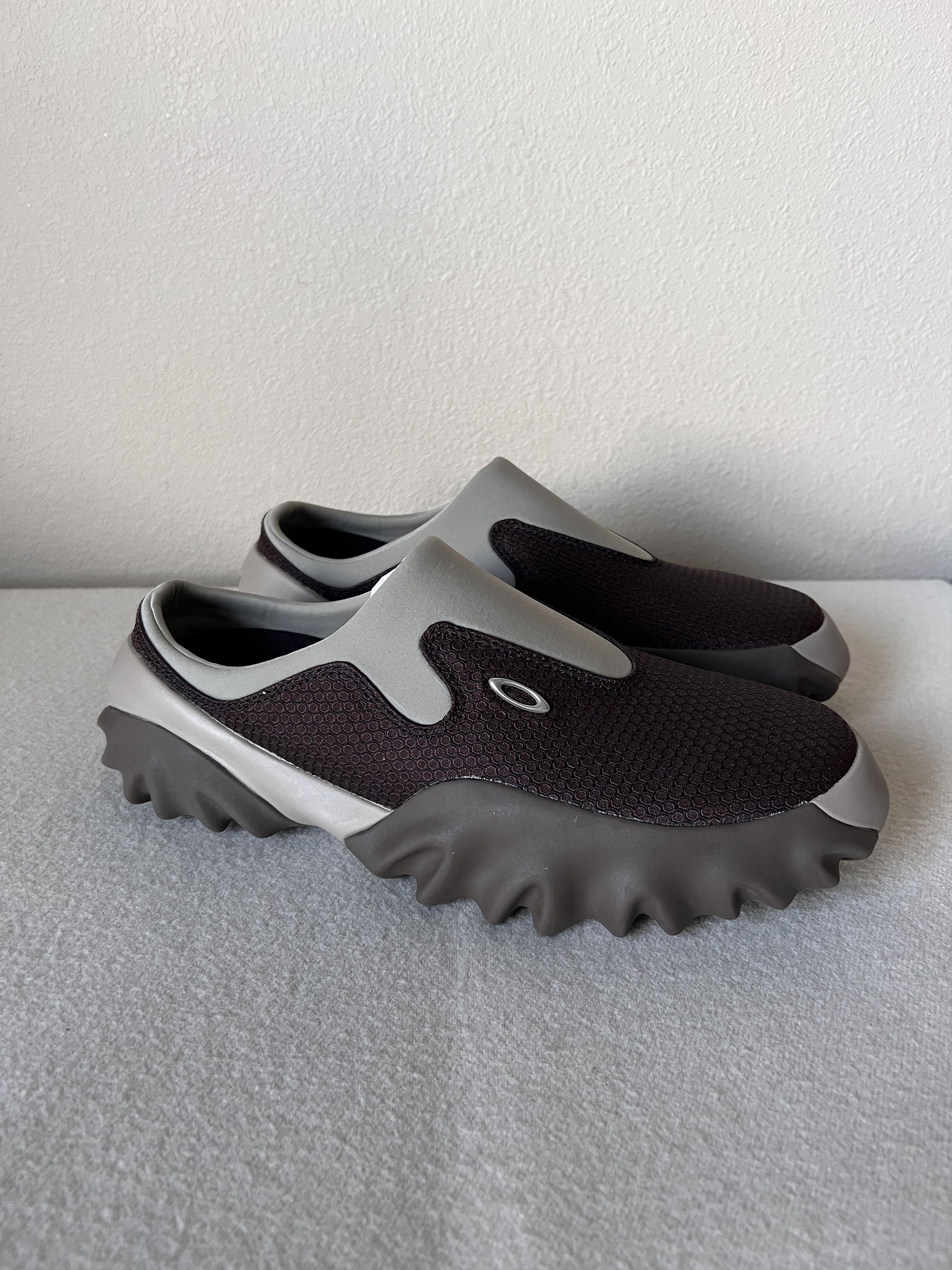 Oakley Oakley Factory Team Chop Saw Mule in Maroon Espresso Size US 11 / EU 44 - 1 Thumbnail