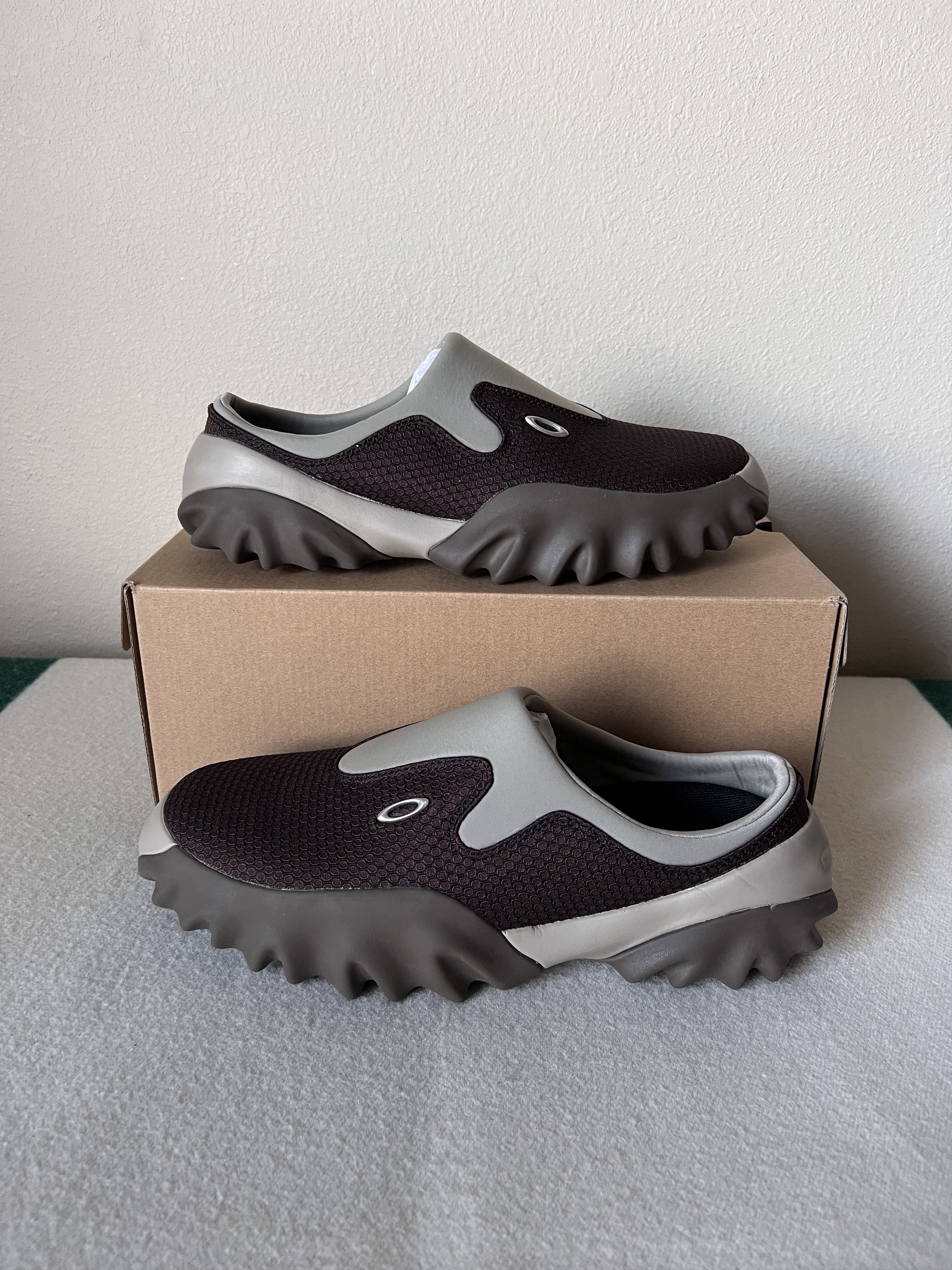 Oakley Oakley Factory Team Chop Saw Mule in Maroon Espresso Size US 11 / EU 44 - 2 Thumbnail