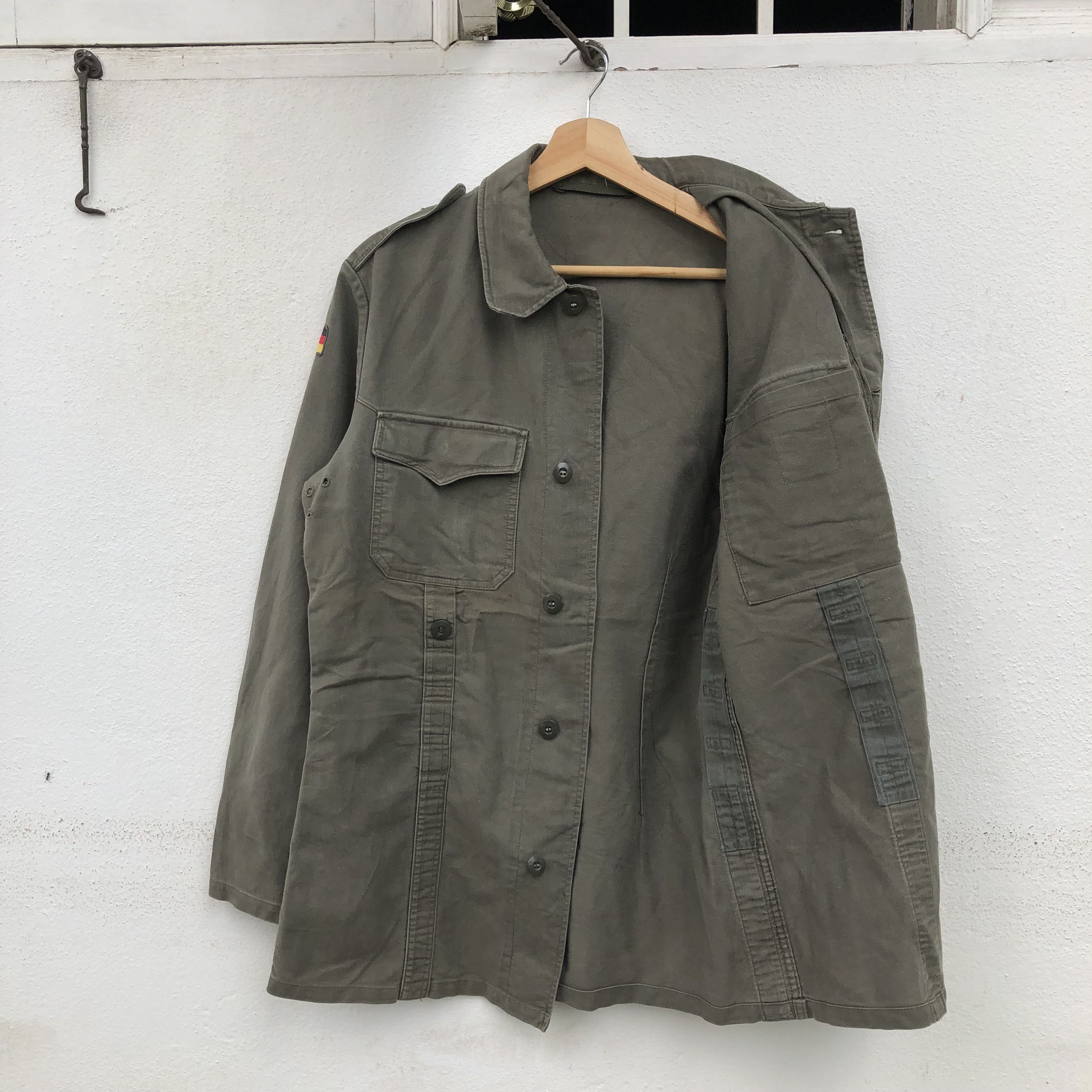 Japanese Brand VINTAGE MILITARY COLLECTIONS CHORE JACKET GERMANY FLAG Size US L / EU 52-54 / 3 - 8 Thumbnail