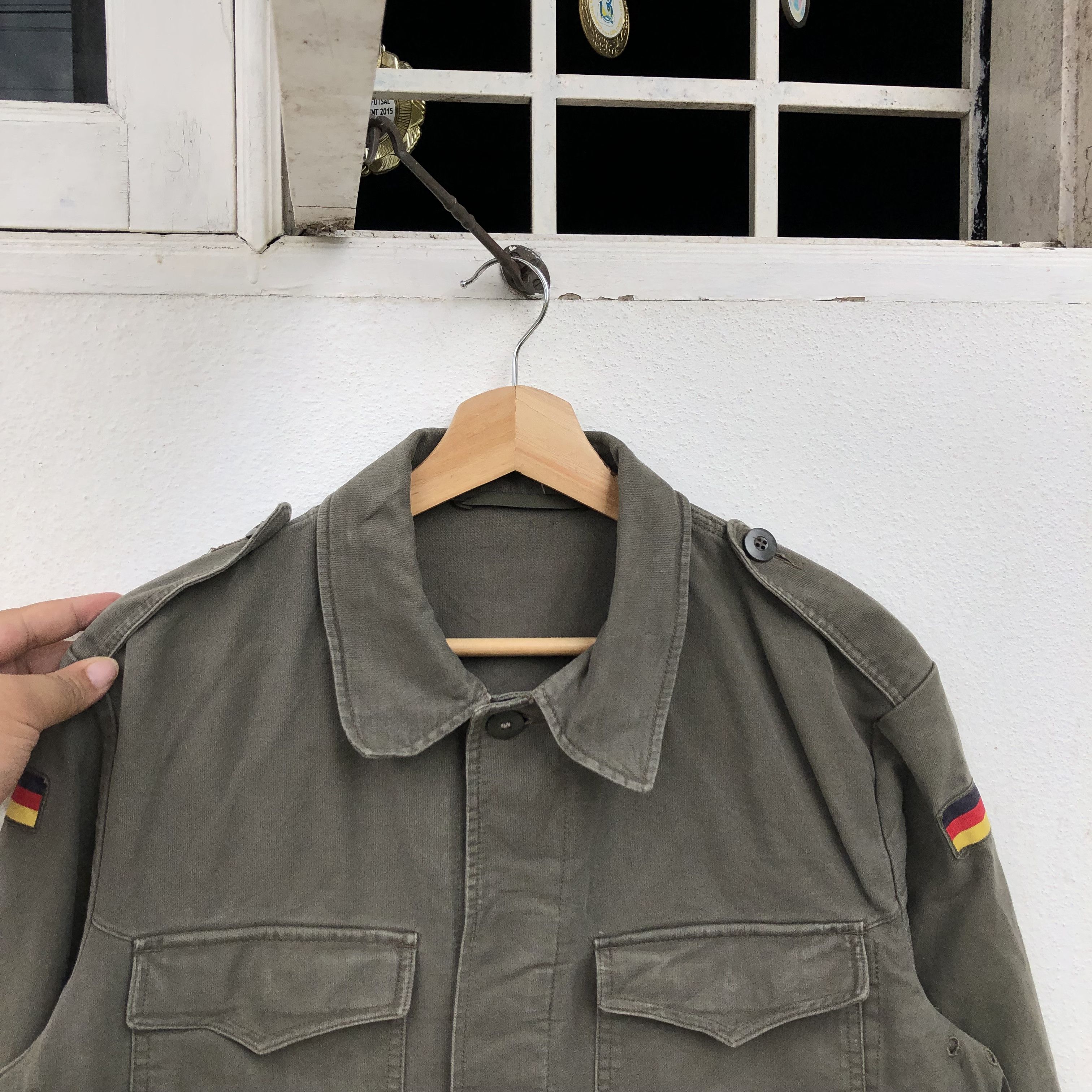 Japanese Brand VINTAGE MILITARY COLLECTIONS CHORE JACKET GERMANY FLAG Size US L / EU 52-54 / 3 - 5 Thumbnail