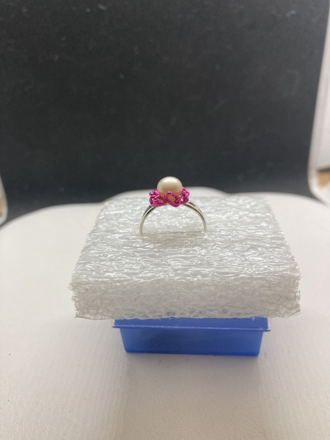 Jewelry White pearl bead stainless steel ring with pink chain Size ONE SIZE - 2 Thumbnail