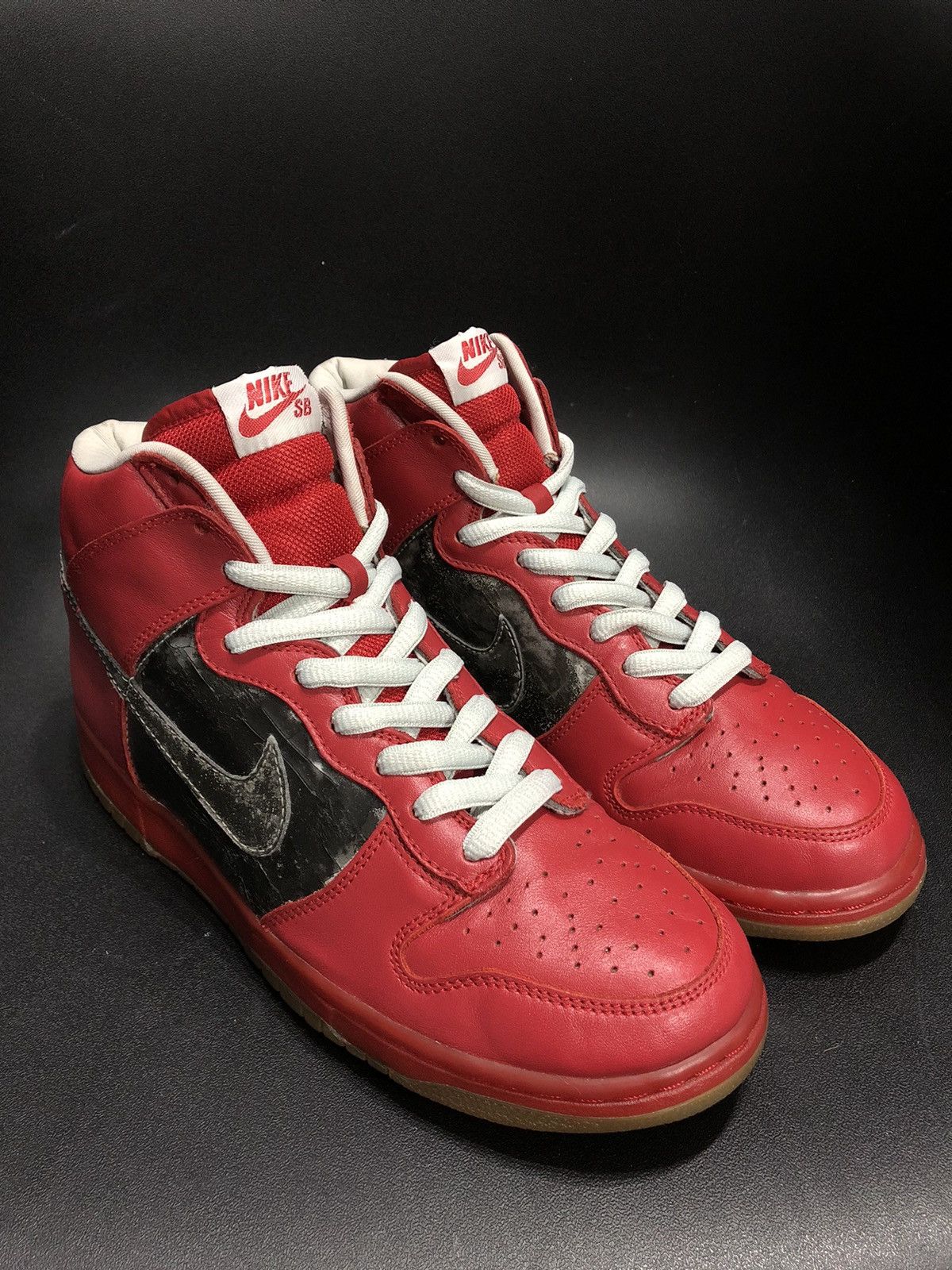 image of Sample Nike Sb Dunk High Mork & Mindy 2005 Shoes in Red, Men's (Size 9)