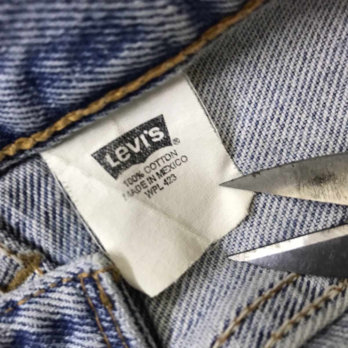 Levi's Vintage Levis 501xx Thrashed Jeans Kurt Cobain Size US 31 - 20 Thumbnail