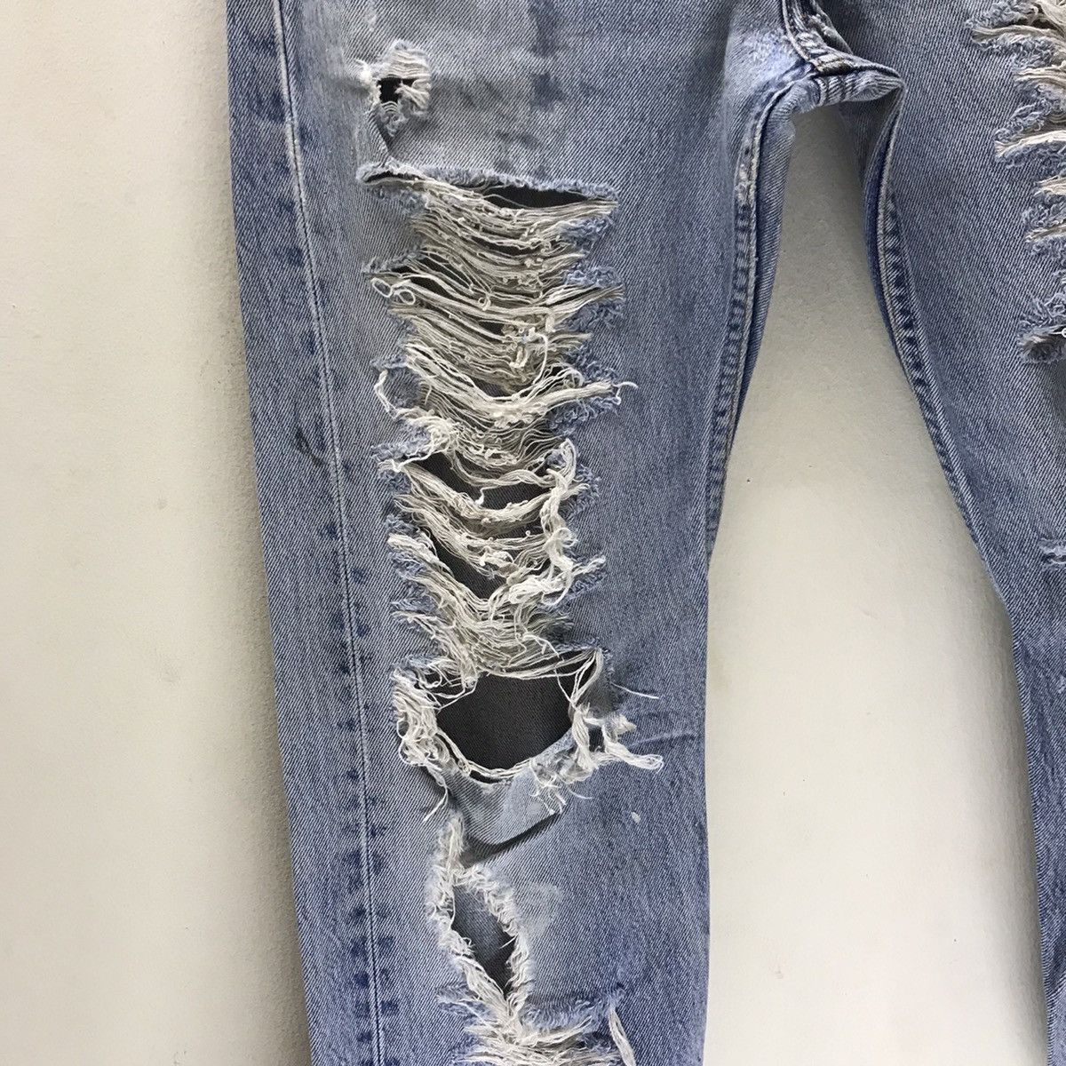 Levi's Vintage Levis 501xx Thrashed Jeans Kurt Cobain Size US 31 - 6 Thumbnail
