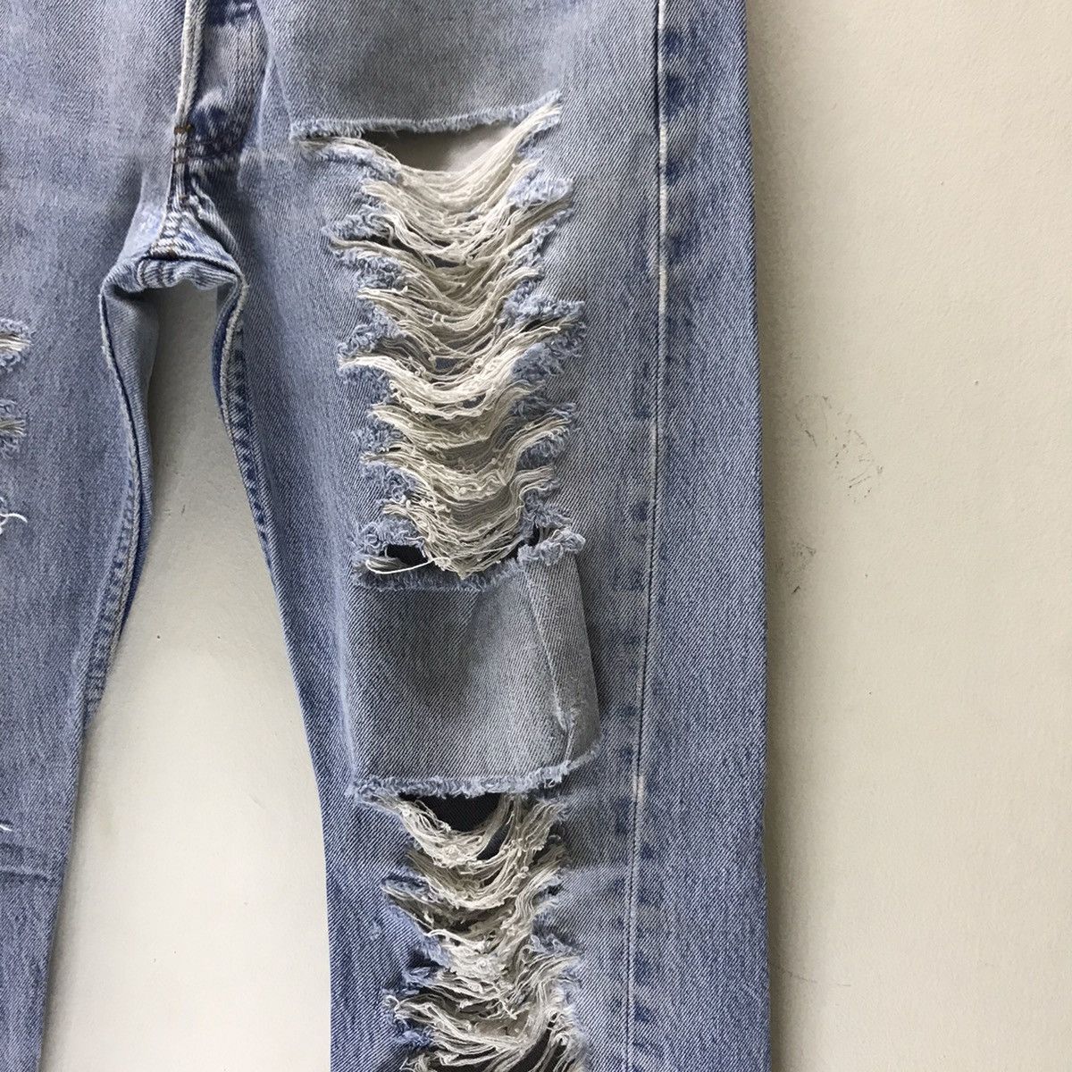 Levi's Vintage Levis 501xx Thrashed Jeans Kurt Cobain Size US 31 - 7 Thumbnail