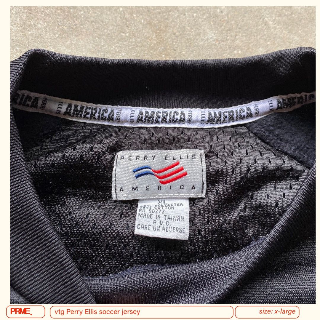 Perry Ellis × Vintage vintage 90s PERRY ELLIS AMERICA Soccer spellout jersey Size US XL / EU 56 / 4 - 13 Thumbnail
