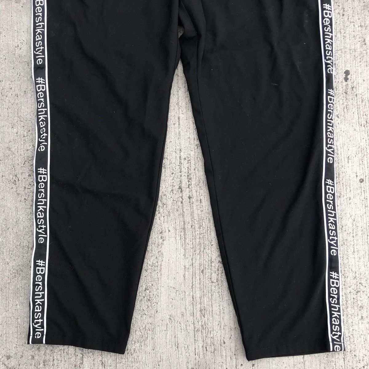 Bershka × Designer × Japanese Brand Bershka Side Tape Pants Size US 36 / EU 52 - 3 Thumbnail
