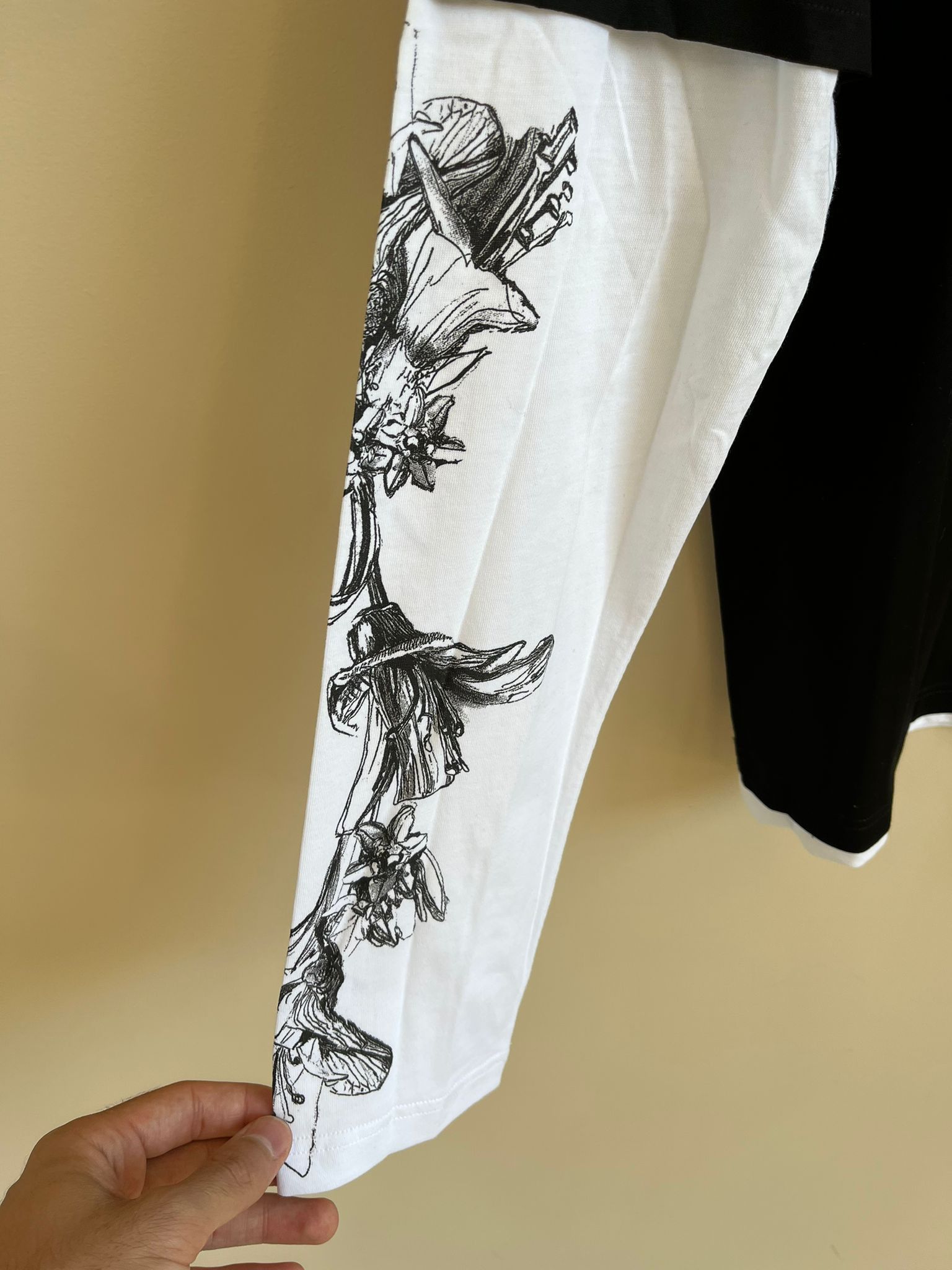 Alexander McQueen Long Sleeve Shirt in Black & White Size US M / EU 48-50 / 2 - 14 Thumbnail