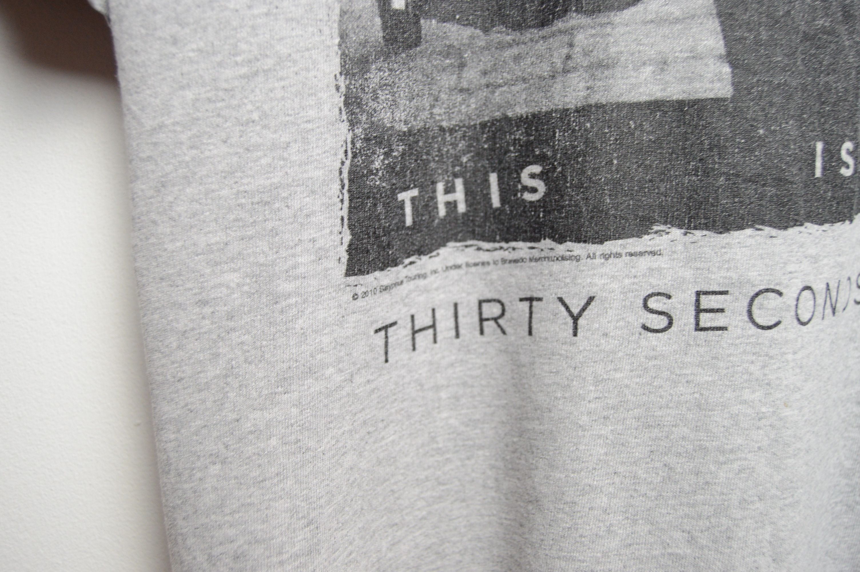 Band Tees 30 seconds to mars vintage 2010 this is war tee Size US L / EU 52-54 / 3 - 5 Thumbnail