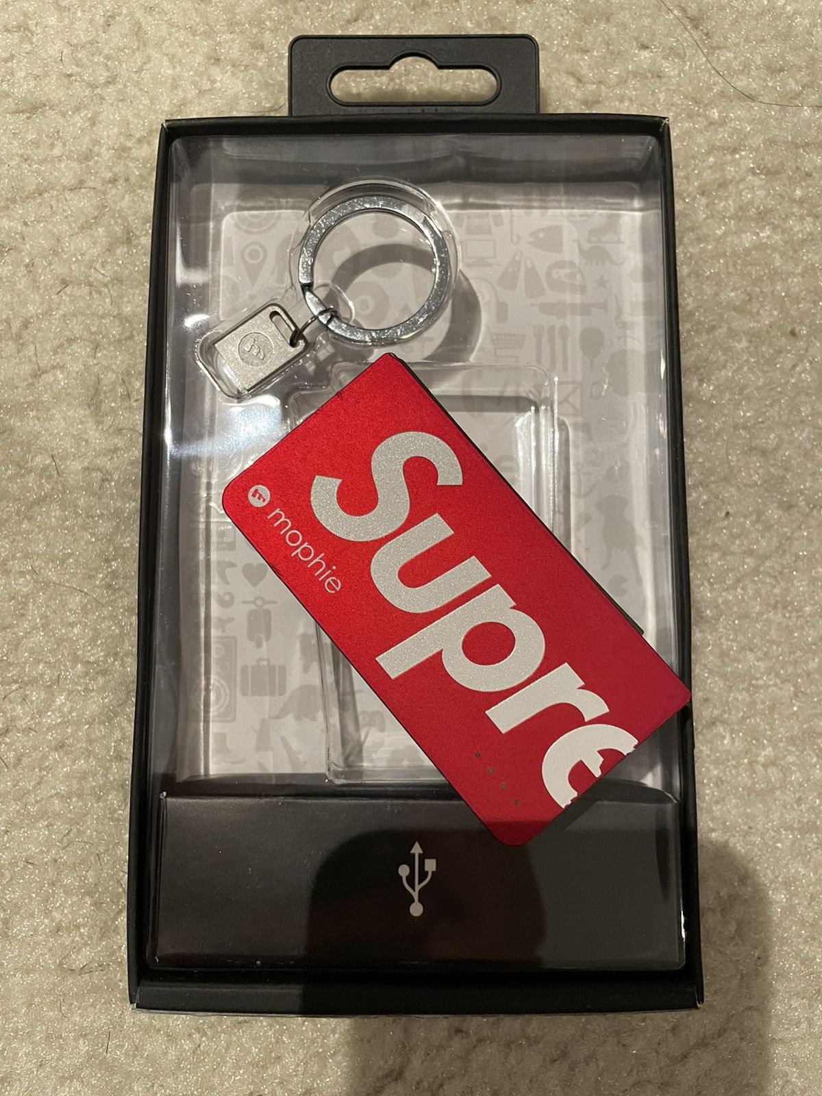 Mophie × Supreme SUPREME MOPHIE POWER RESERVE KEYCHAIN RED OS NOT WORKING Size ONE SIZE - 1 Thumbnail