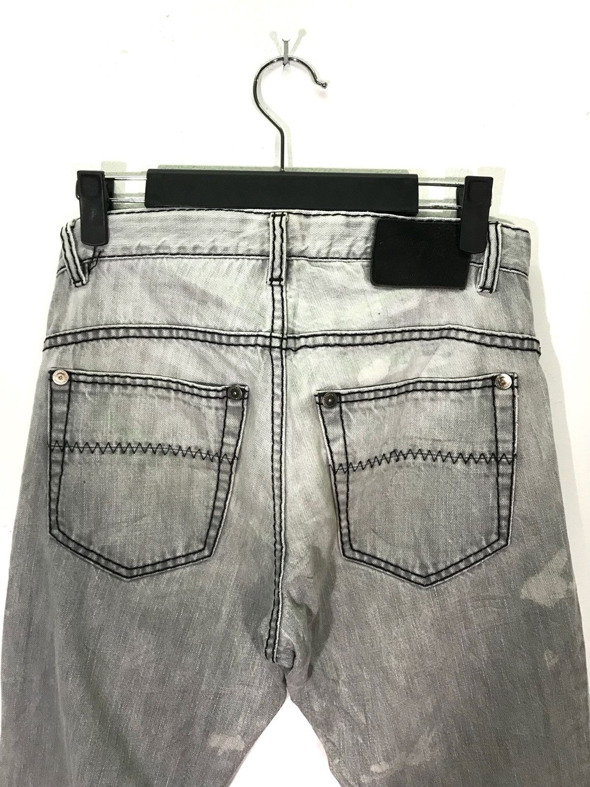 Viktor & Rolf Italian Designer Viktor & Rolf Faded Jeans Made In Italy Size US 32 / EU 48 - 4 Thumbnail