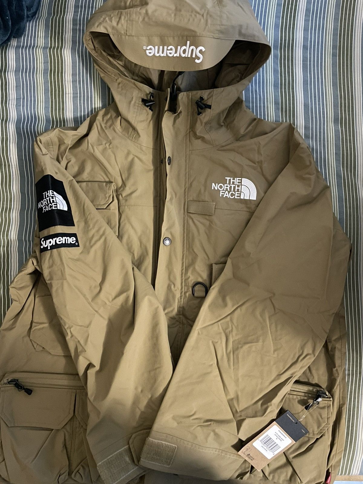 Supreme x tnf cargo 2024 jacket