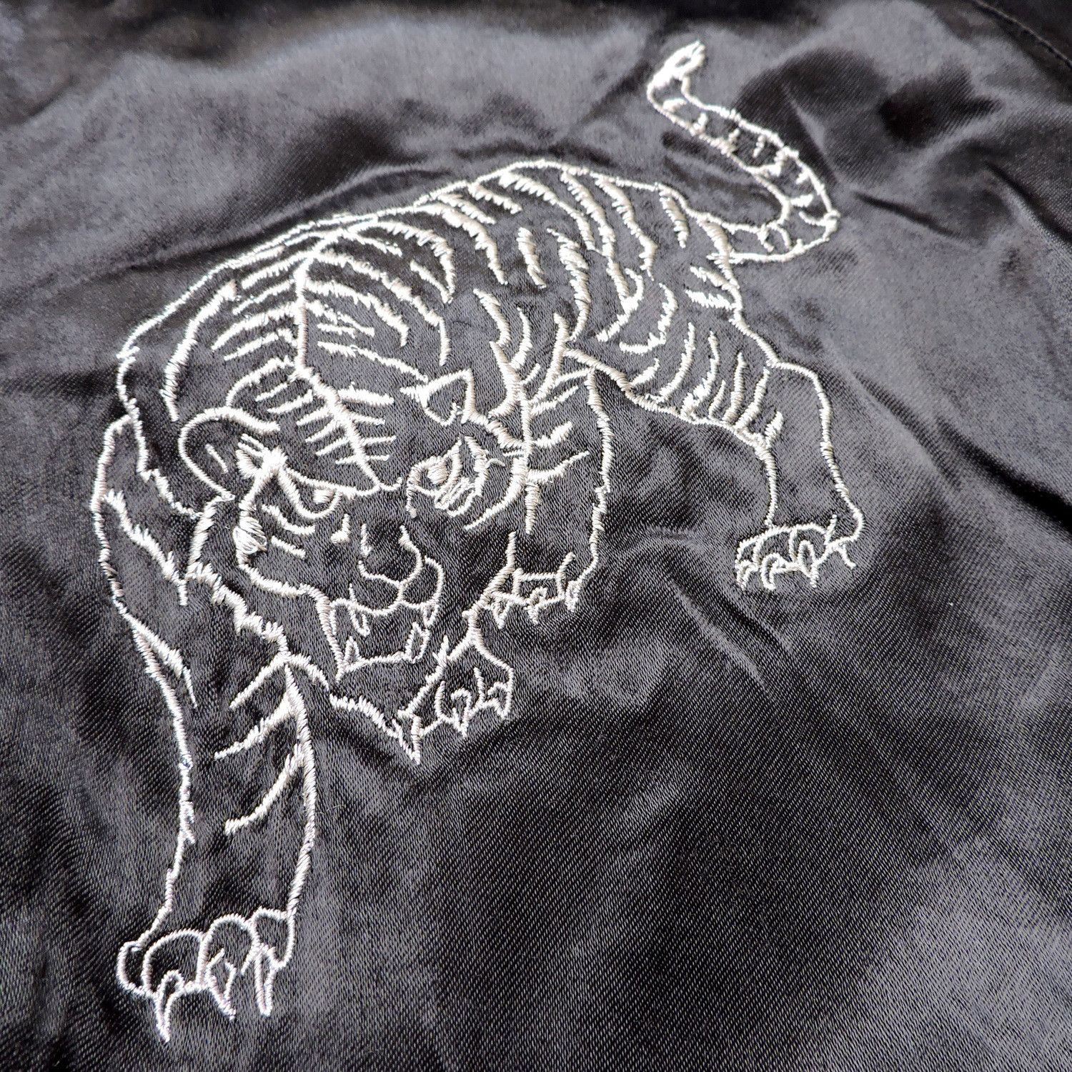 Avirex AVIREX 'FAR EAST, ORIENTAL BEAST' DRAGON TORA SUKAJAN Size US L / EU 52-54 / 3 - 8 Thumbnail