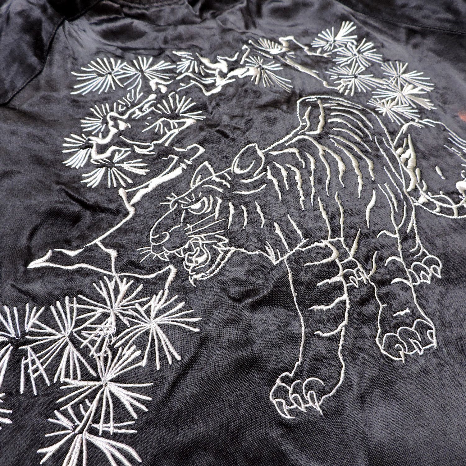 Avirex AVIREX 'FAR EAST, ORIENTAL BEAST' DRAGON TORA SUKAJAN Size US L / EU 52-54 / 3 - 9 Thumbnail