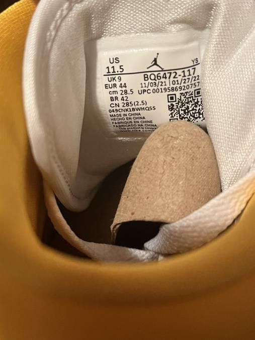 Jordan Brand NEW Air Jordan 1 Mid University Gold - Size 10 Size US 10 / EU 43 - 6 Thumbnail