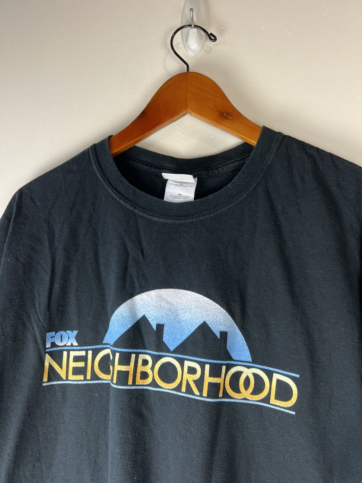 Vintage Vintage Fox Neighborhood promo tv show tee Size US XL / EU 56 / 4 - 2 Thumbnail