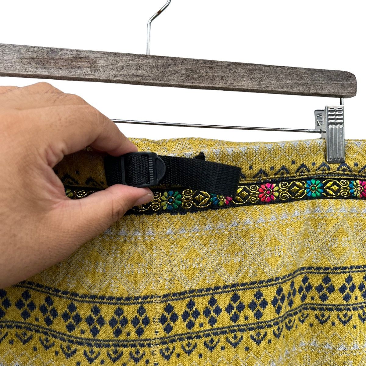 Japanese Brand VINTAGE NAVAJO DESIGN SHORT PANTS FROSTY JAPAN PROJECT Size US 36 / EU 52 - 6 Thumbnail