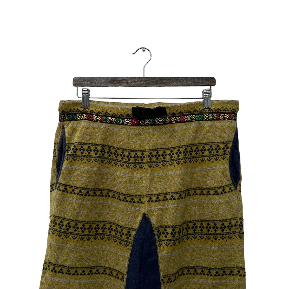 Japanese Brand VINTAGE NAVAJO DESIGN SHORT PANTS FROSTY JAPAN PROJECT Size US 36 / EU 52 - 3 Thumbnail