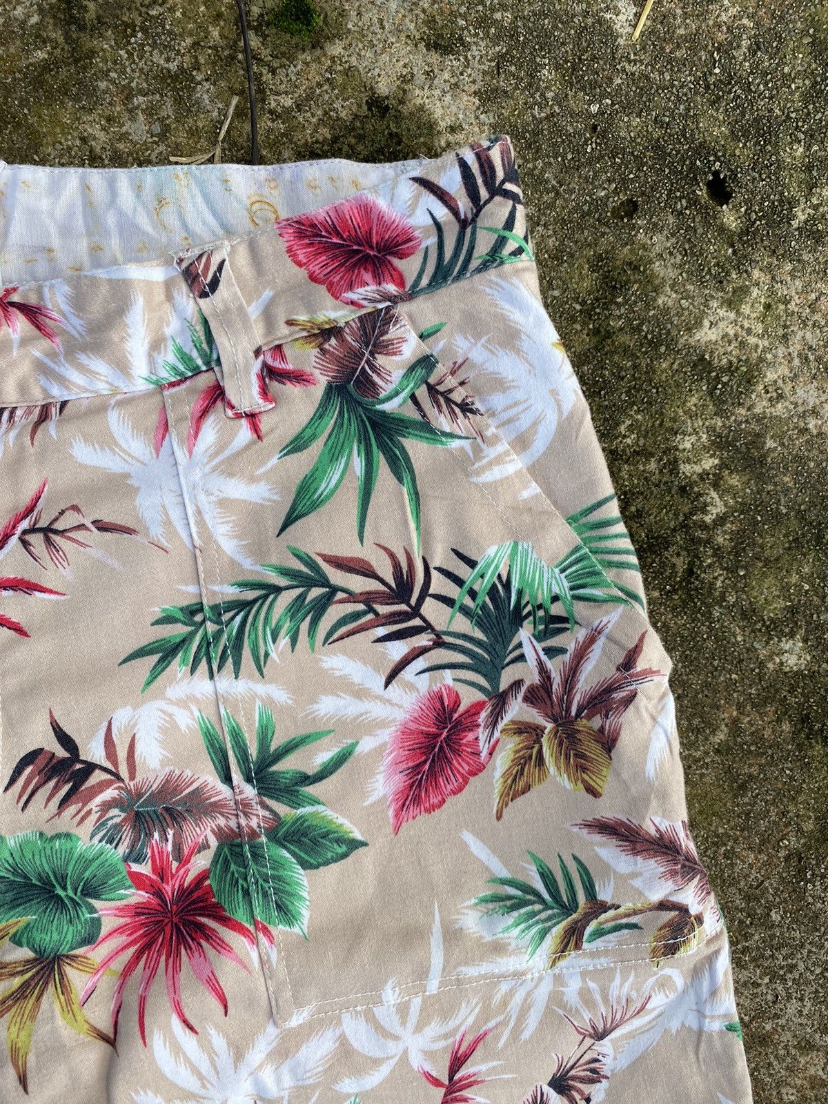 In The Attic In the attic floral riversible shorts Size US 32 / EU 48 - 4 Thumbnail