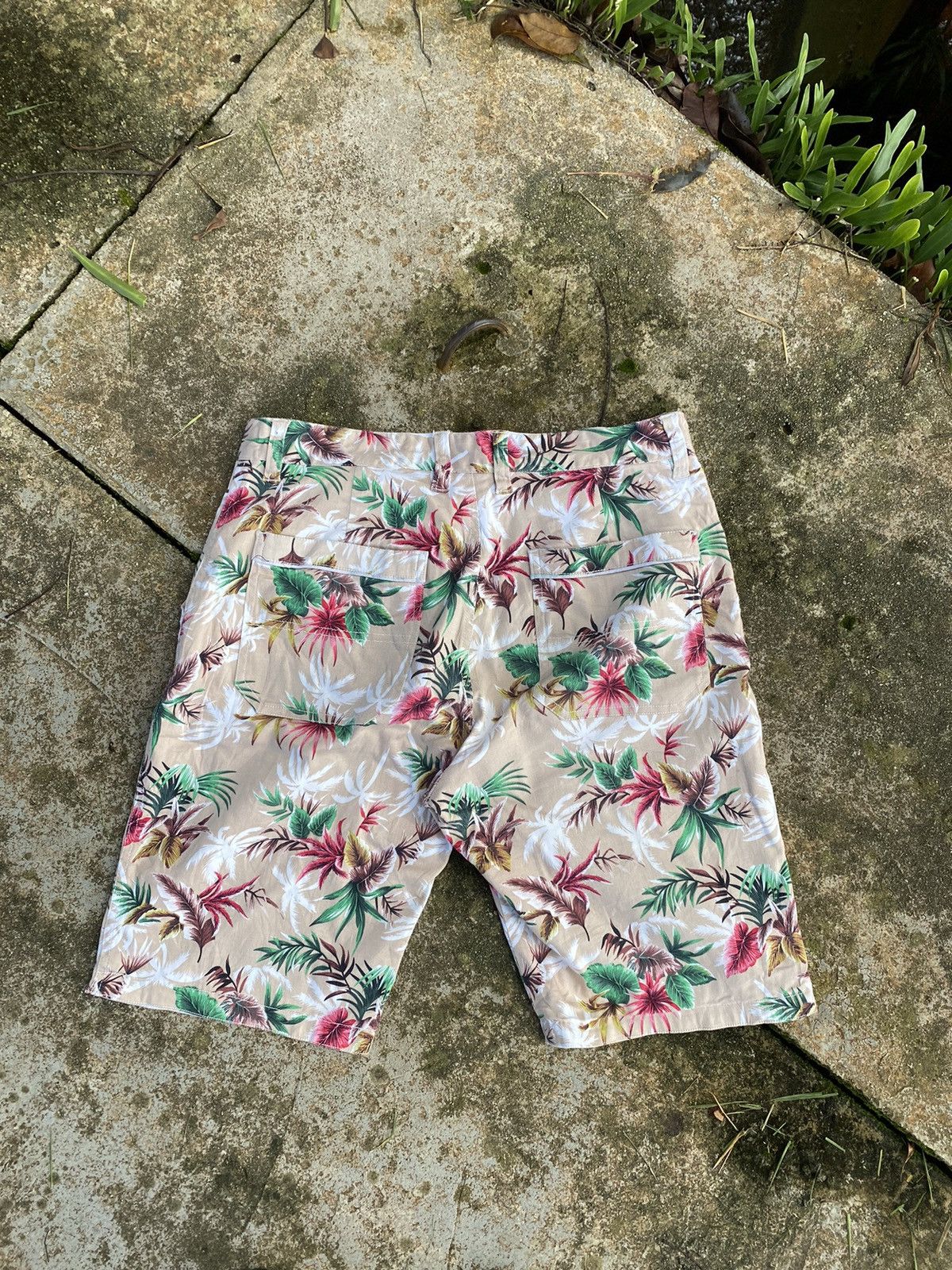 In The Attic In the attic floral riversible shorts Size US 32 / EU 48 - 2 Thumbnail
