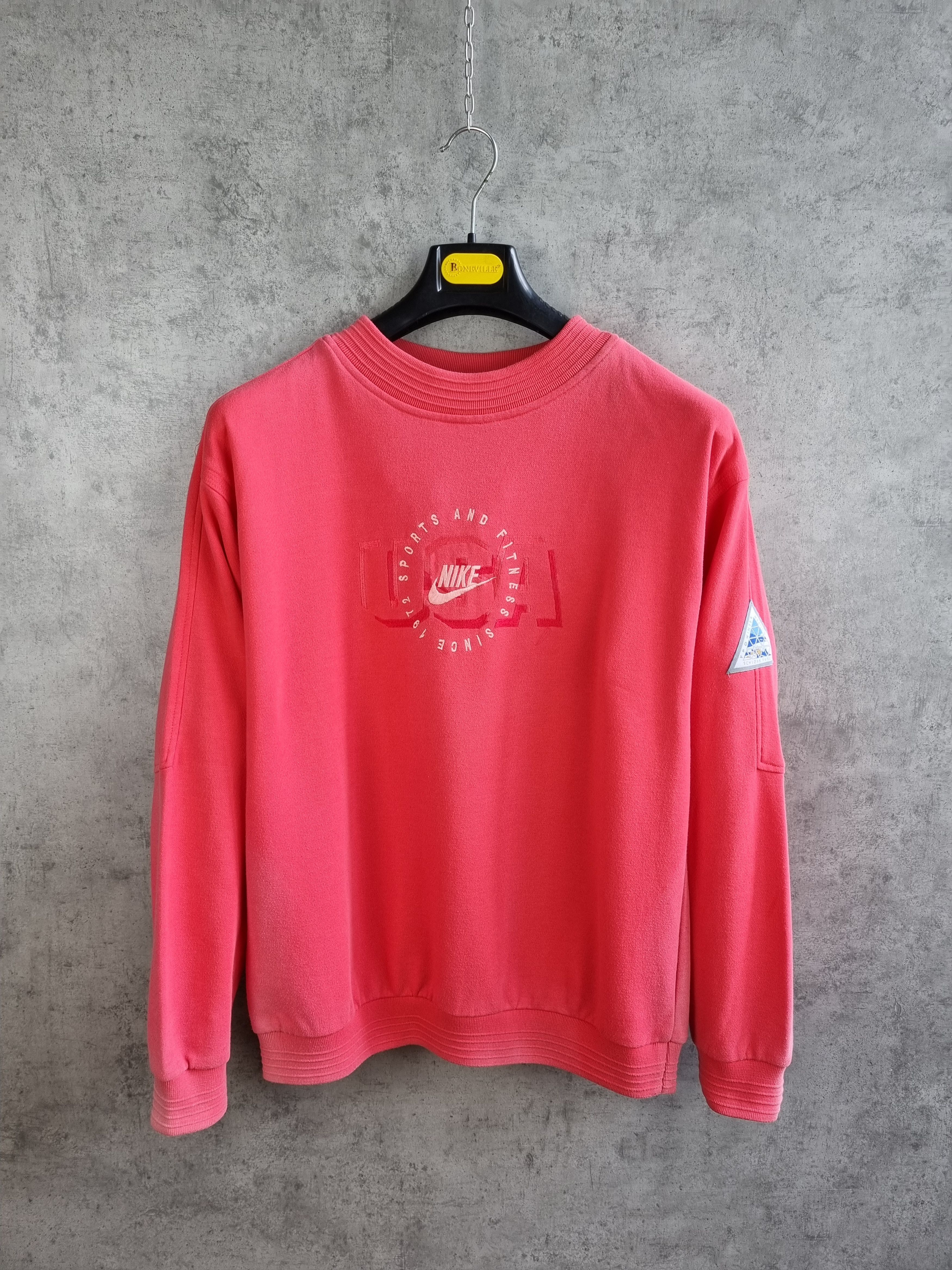 Rare 90s NIKE USA Faded Pink Embroidered Logo Sweatshirt