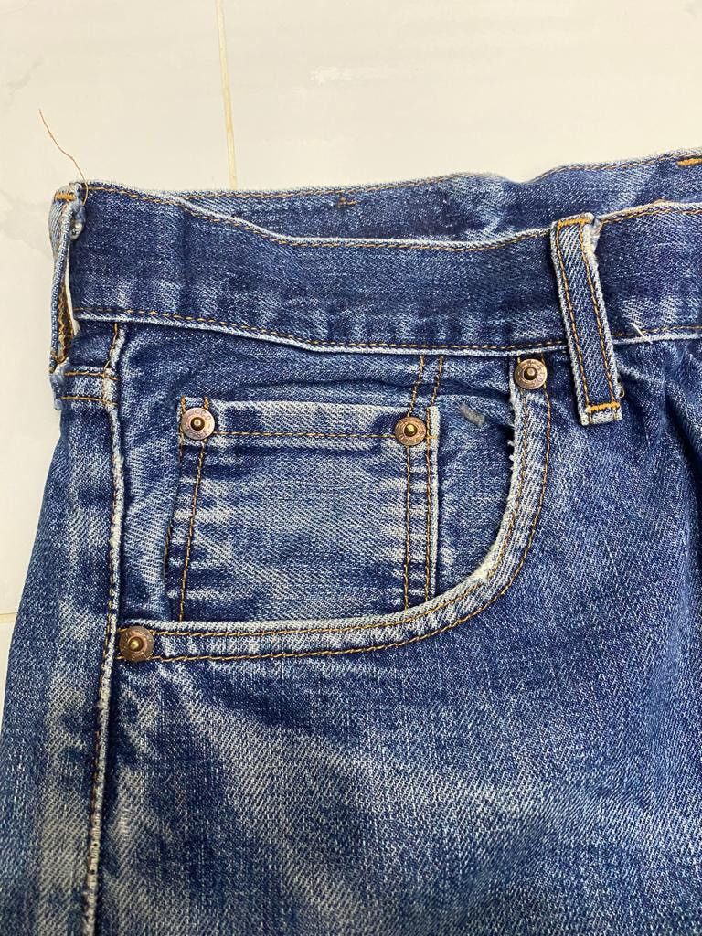 Levi's VINTAGE LEVIS BIG E 502 SELVEDGE DISTRESSED DENIM JEANS Size US 33 - 15 Thumbnail