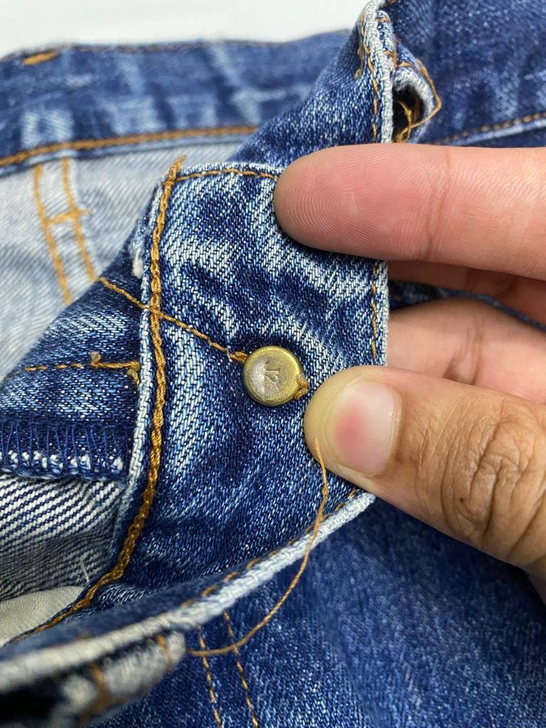Levi's VINTAGE LEVIS BIG E 502 SELVEDGE DISTRESSED DENIM JEANS Size US 33 - 13 Thumbnail