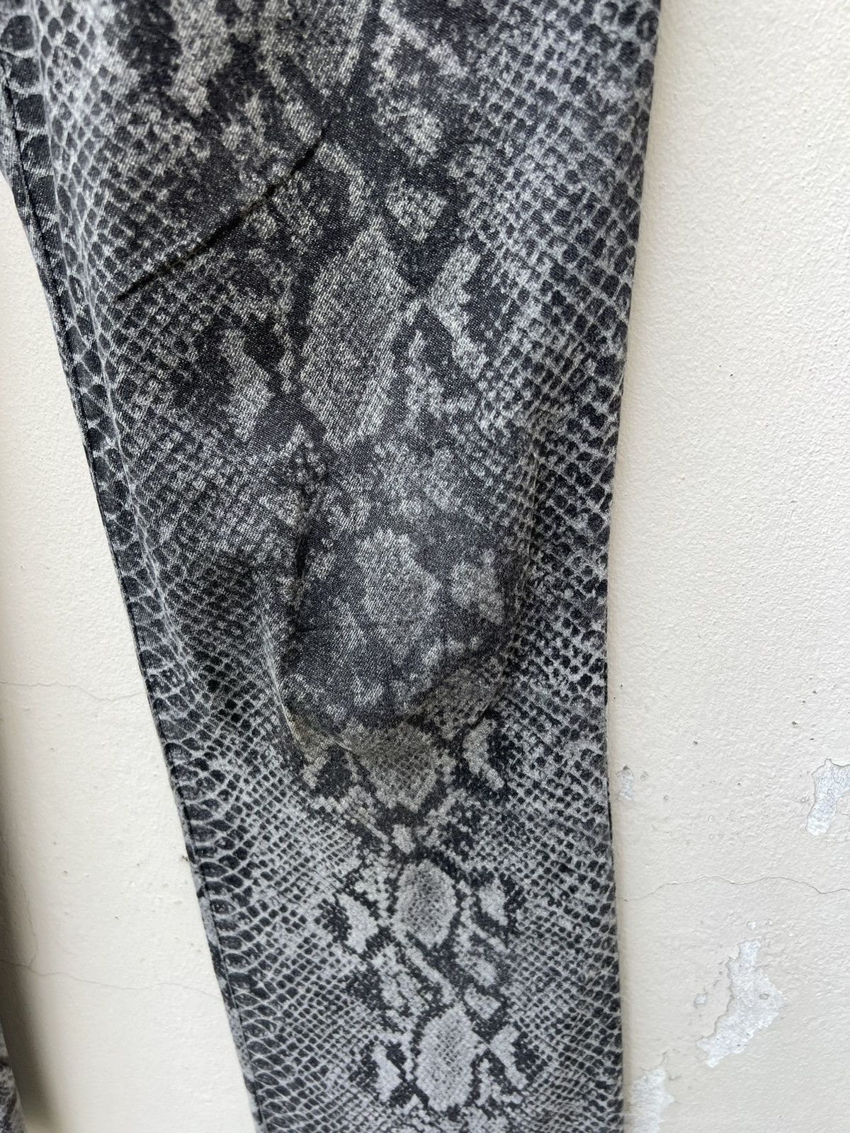 Vintage Vintage J.SECRET.B Japan Snake Scale Stretch Flare Pant Size US 29 - 12 Thumbnail