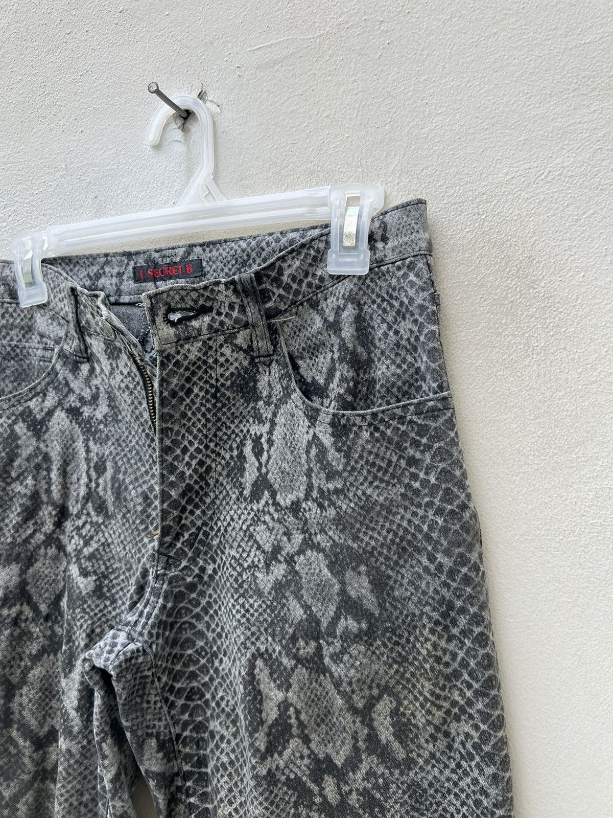 Vintage Vintage J.SECRET.B Japan Snake Scale Stretch Flare Pant Size US 29 - 11 Thumbnail