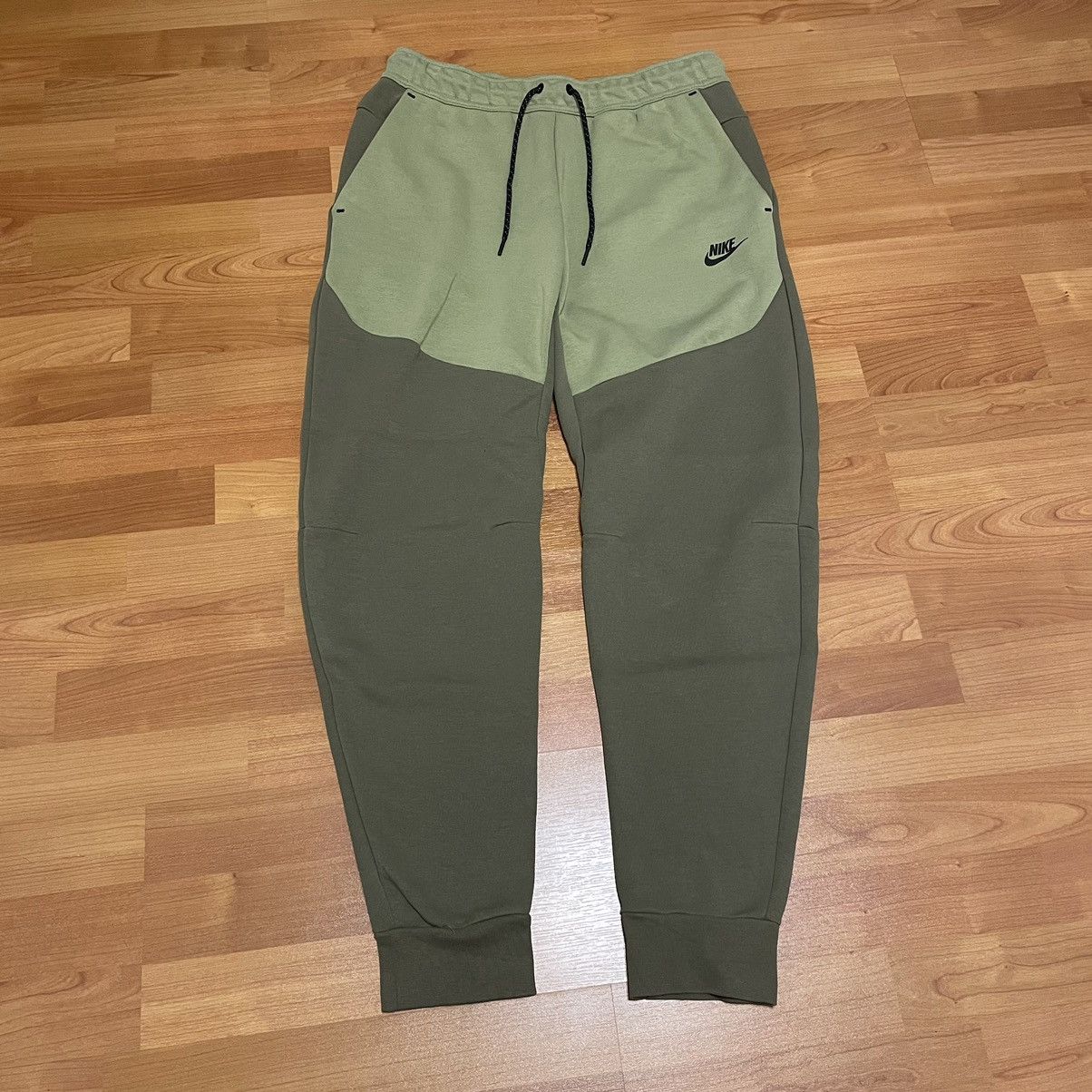 olive green nike tech sweatsuit