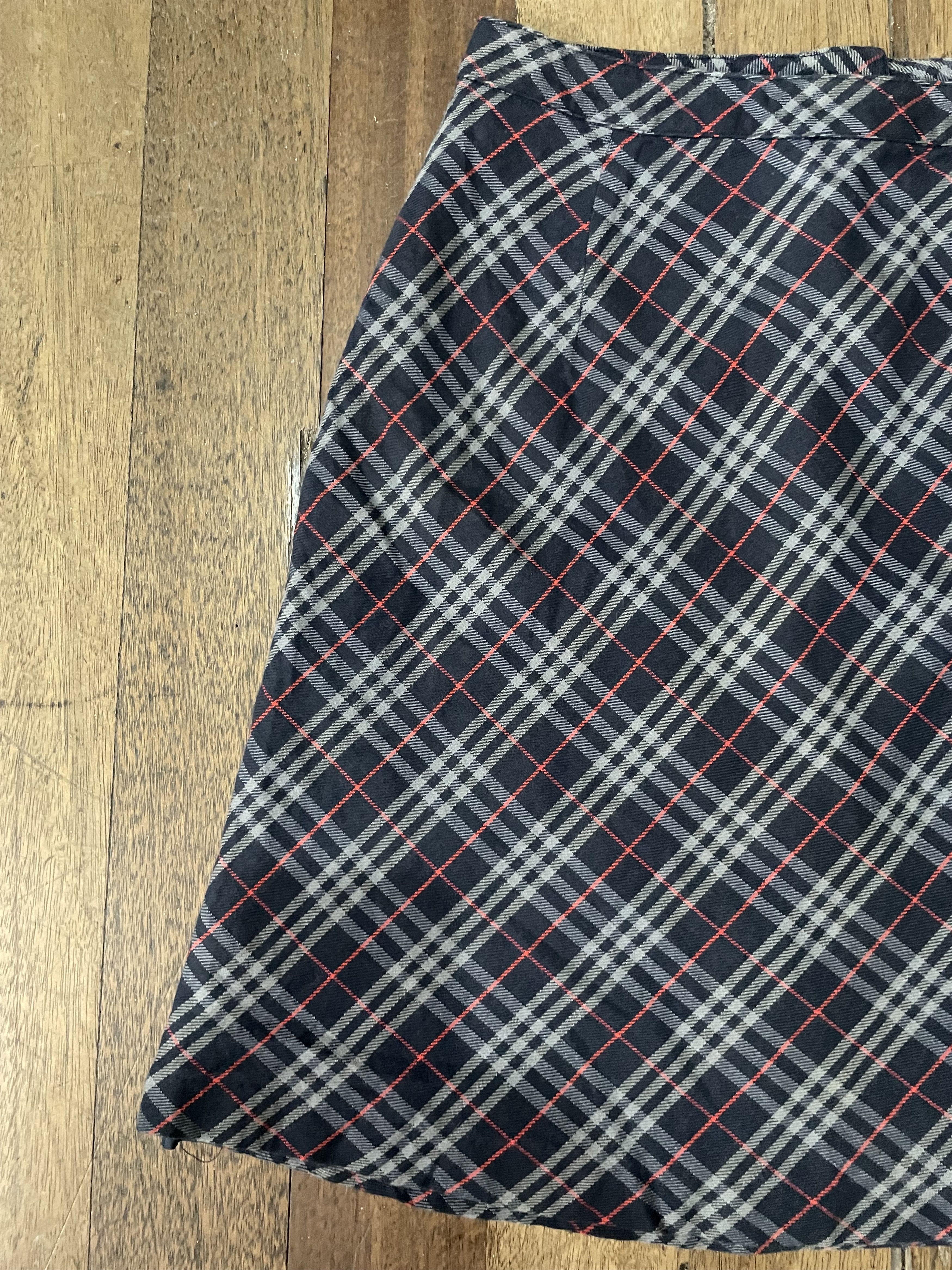 Burberry Vintage Burberry Plaid Mini Skirt Size 24" / US 00 / IT 34 - 3 Thumbnail