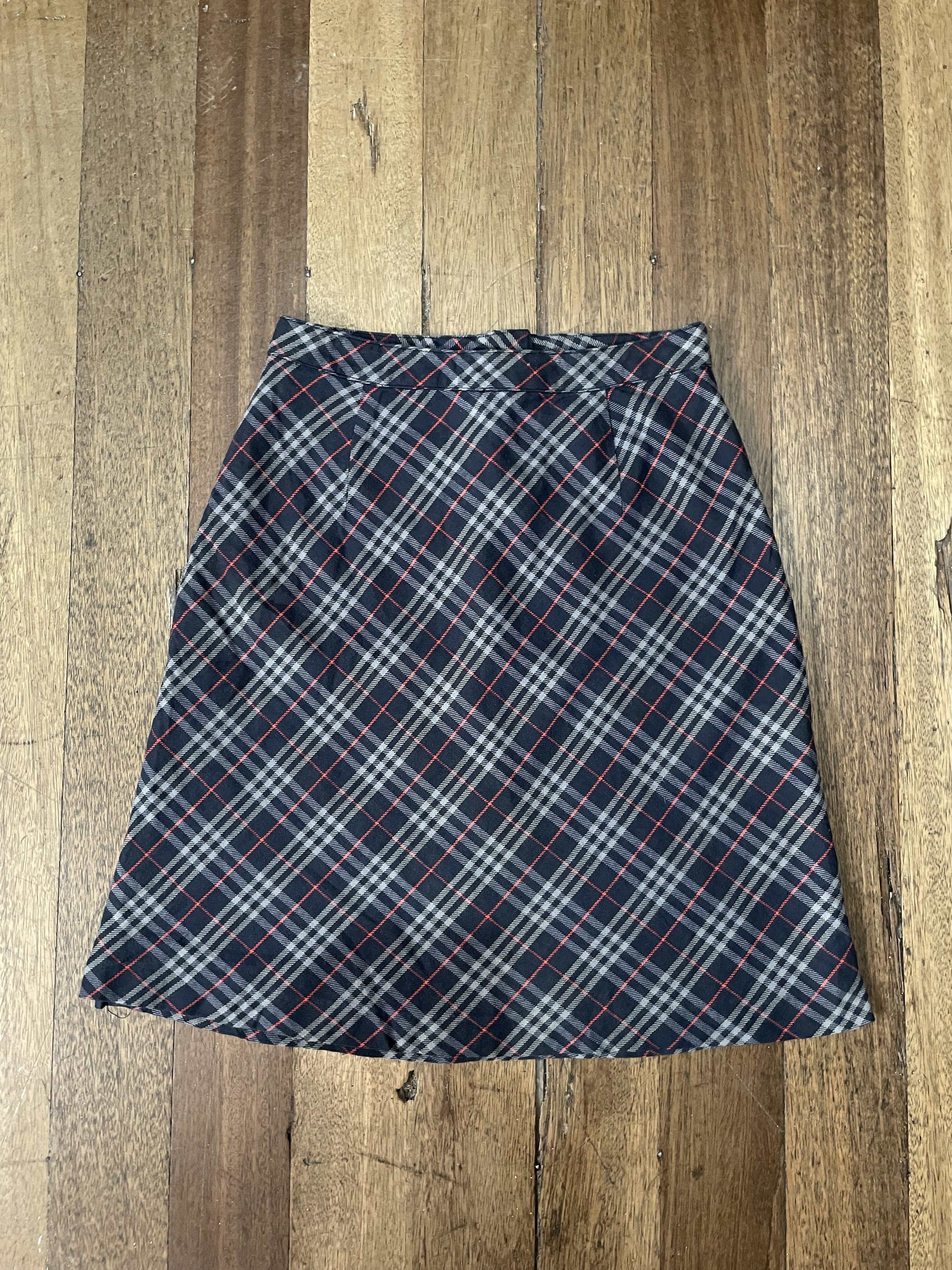 Burberry Vintage Burberry Plaid Mini Skirt Size 24" / US 00 / IT 34 - 1 Thumbnail