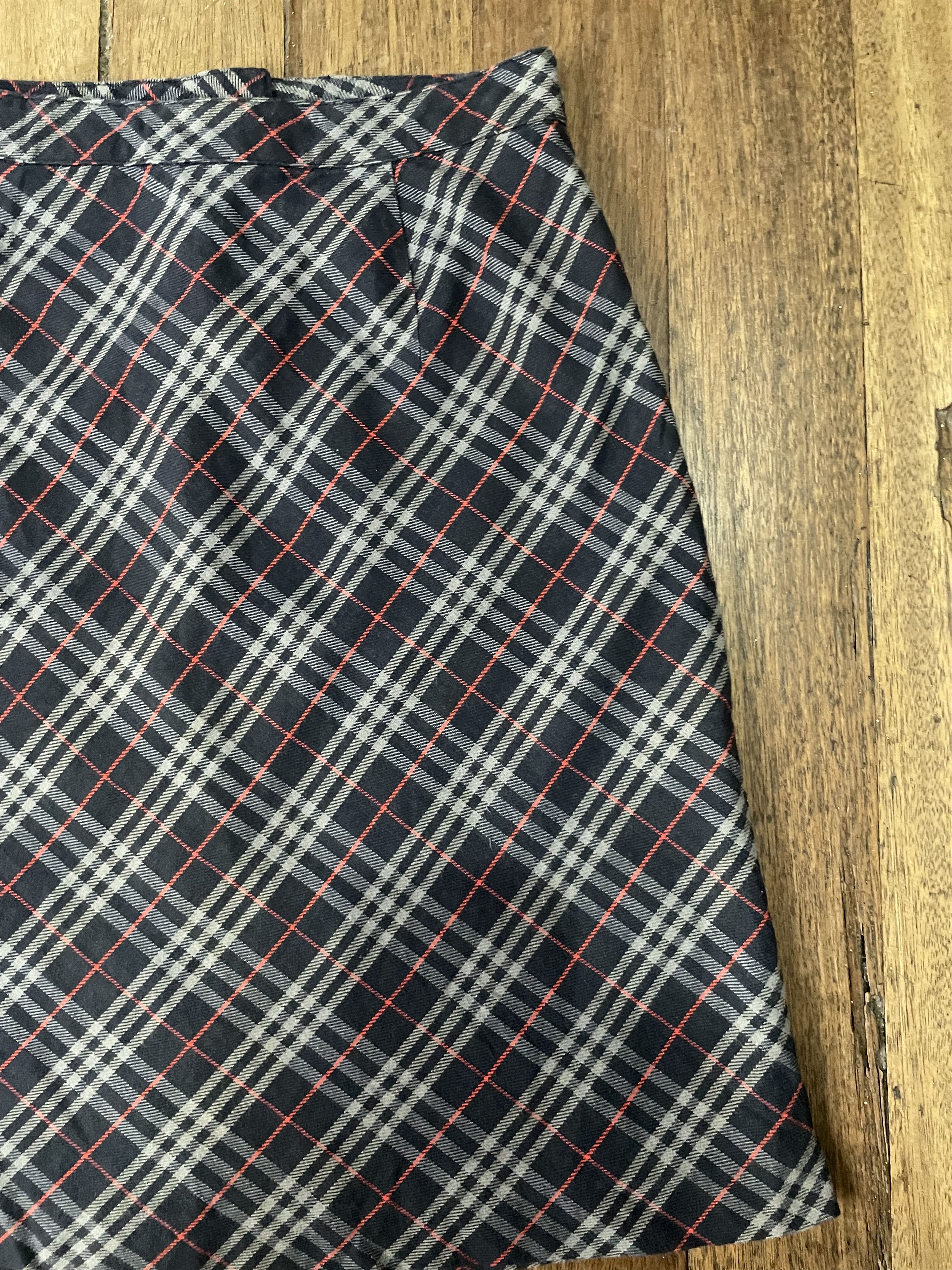 Burberry Vintage Burberry Plaid Mini Skirt Size 24" / US 00 / IT 34 - 4 Thumbnail