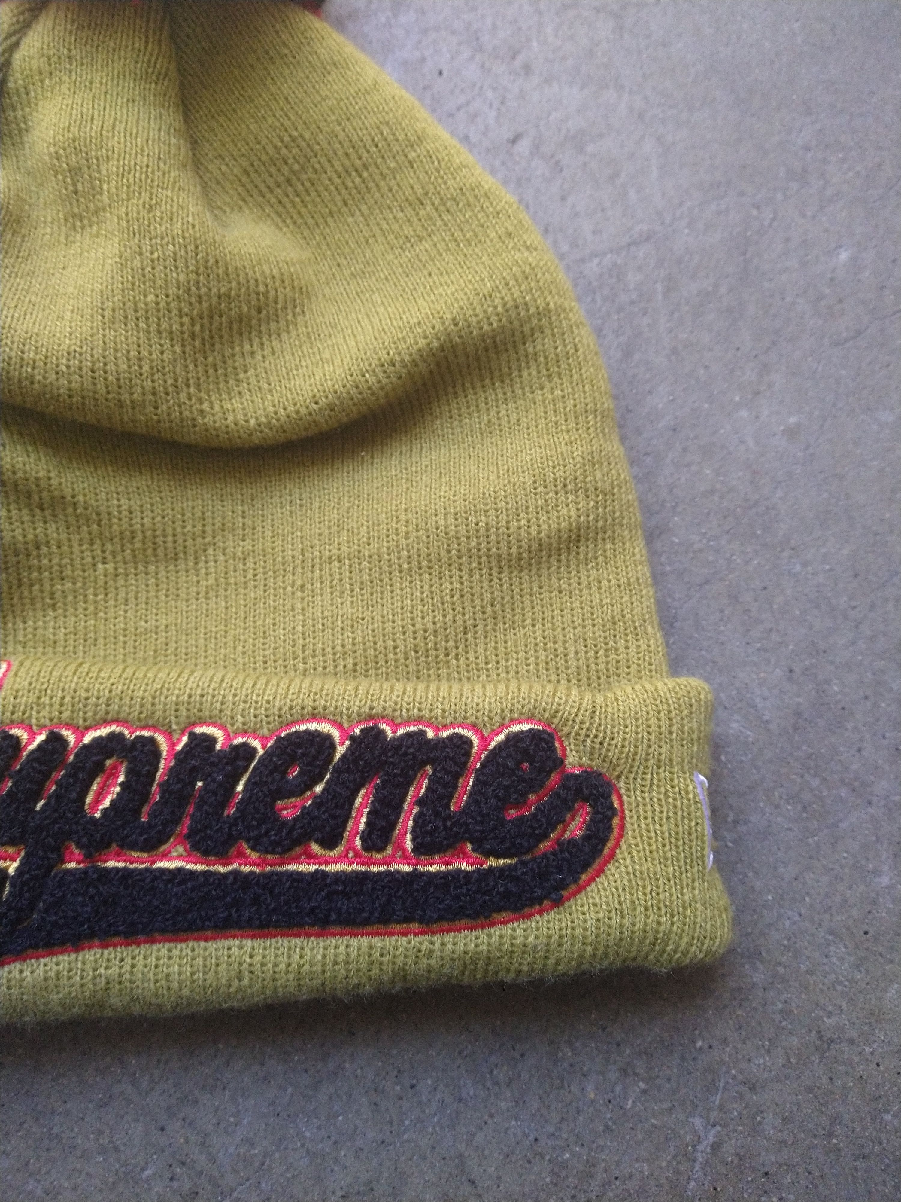 New Era × Supreme Supreme x New Era Beanie Pompom Script Logo Green Acrylic Size ONE SIZE - 3 Thumbnail