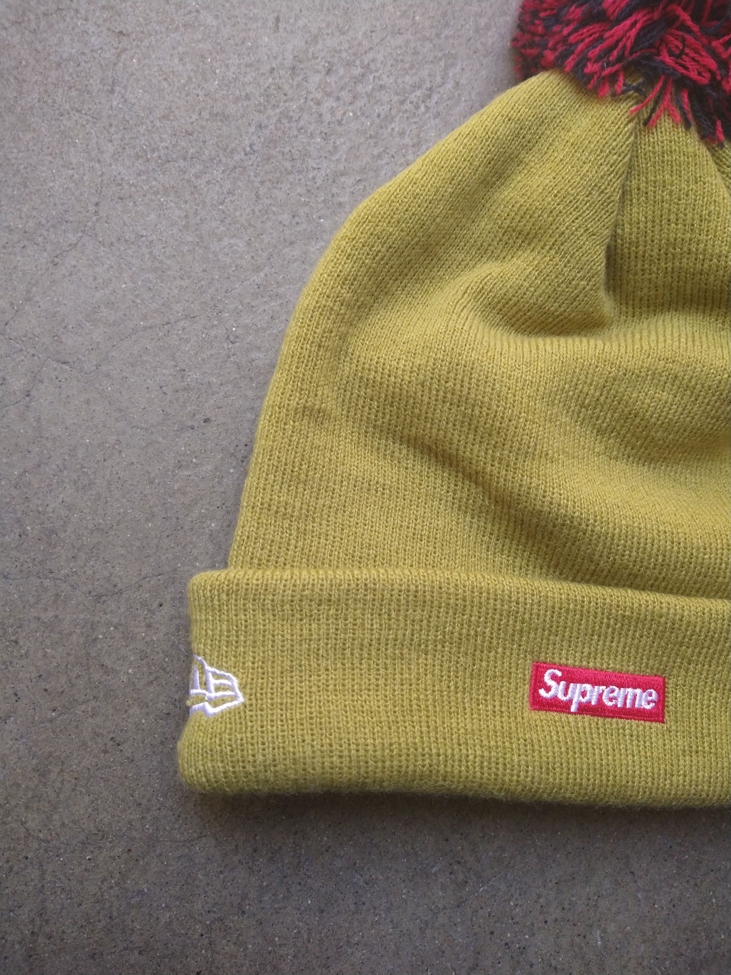 New Era × Supreme Supreme x New Era Beanie Pompom Script Logo Green Acrylic Size ONE SIZE - 6 Thumbnail